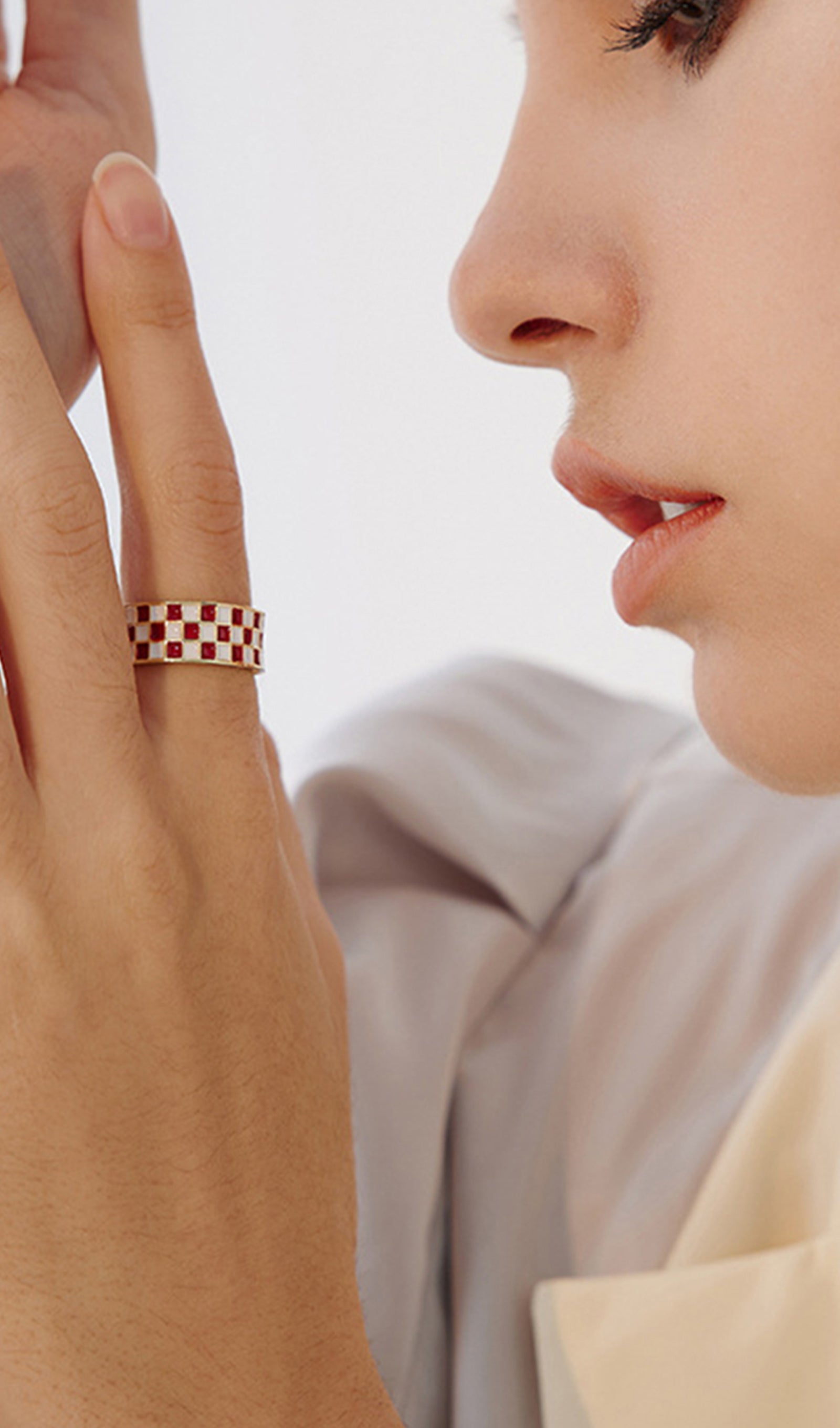 Siyah Beyaz Kareli Dama Tahtası Yüzükler