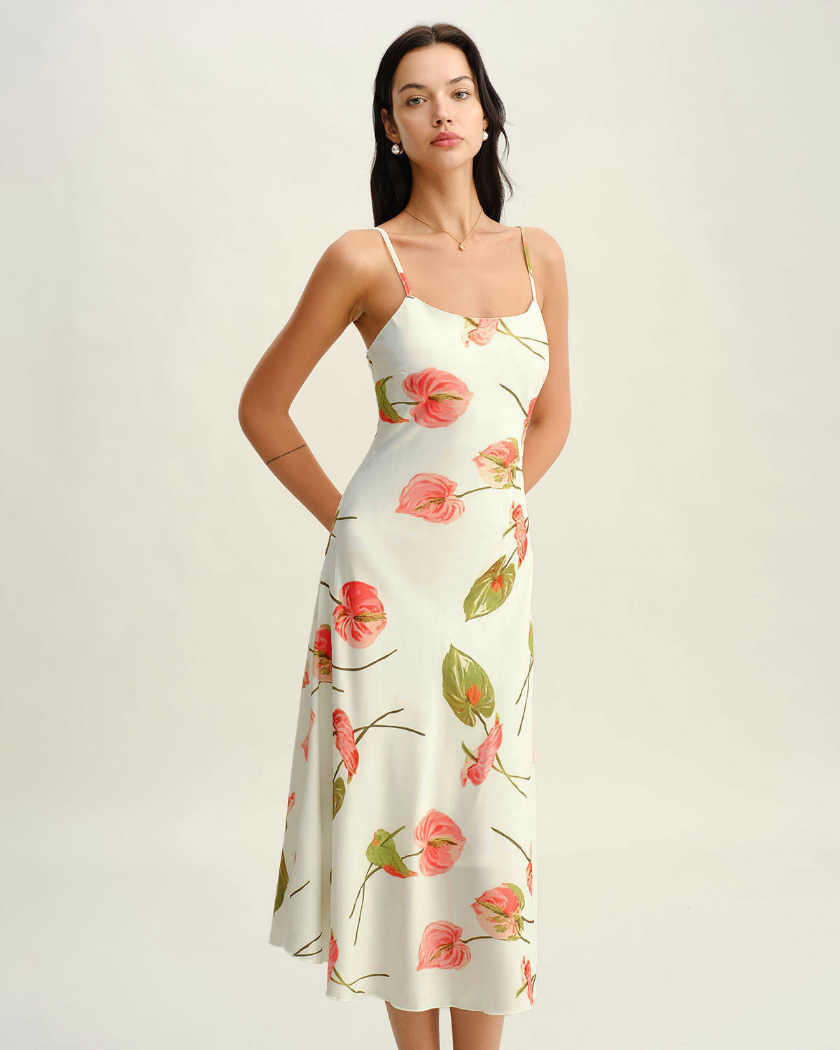 Beyaz Çiçekli Slip Midi Elbise