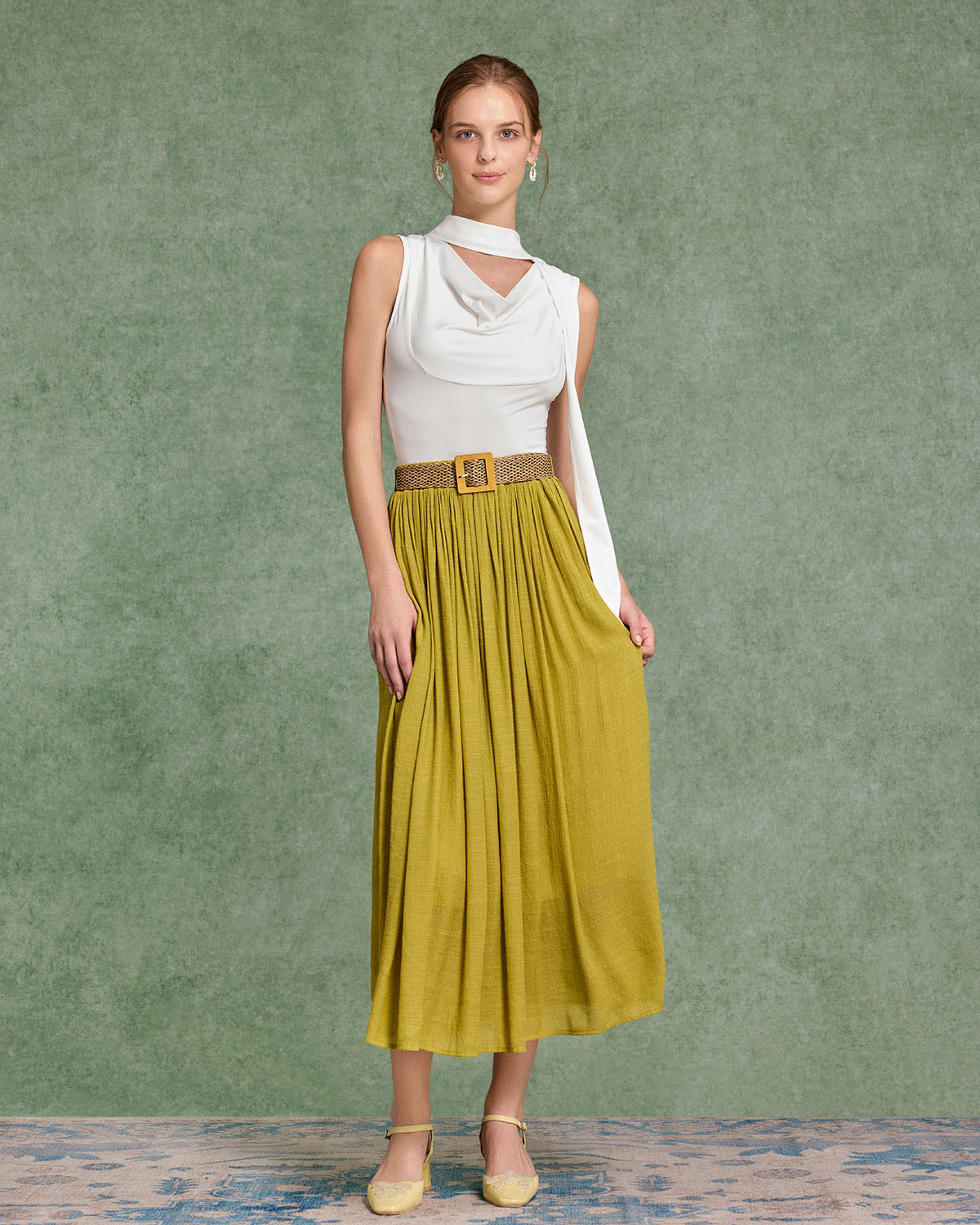 Beyaz Kapşonlu Yakalı Büzgülü Tank Top