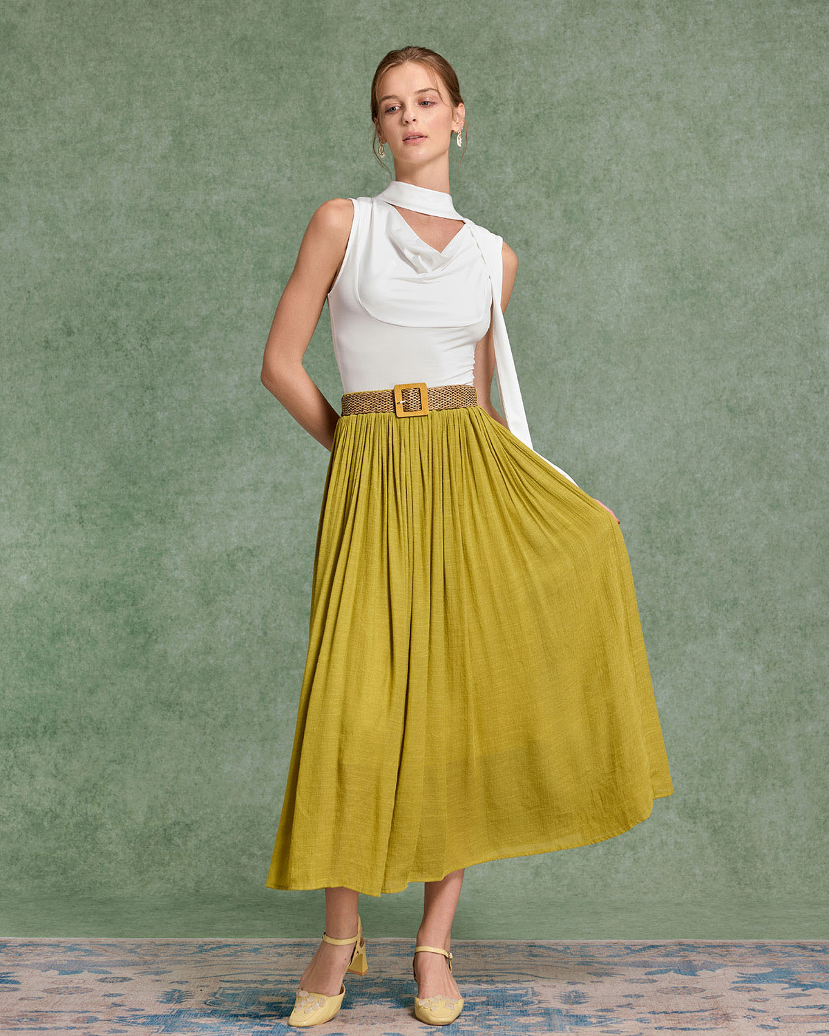 Beyaz Kapşonlu Yakalı Büzgülü Tank Top