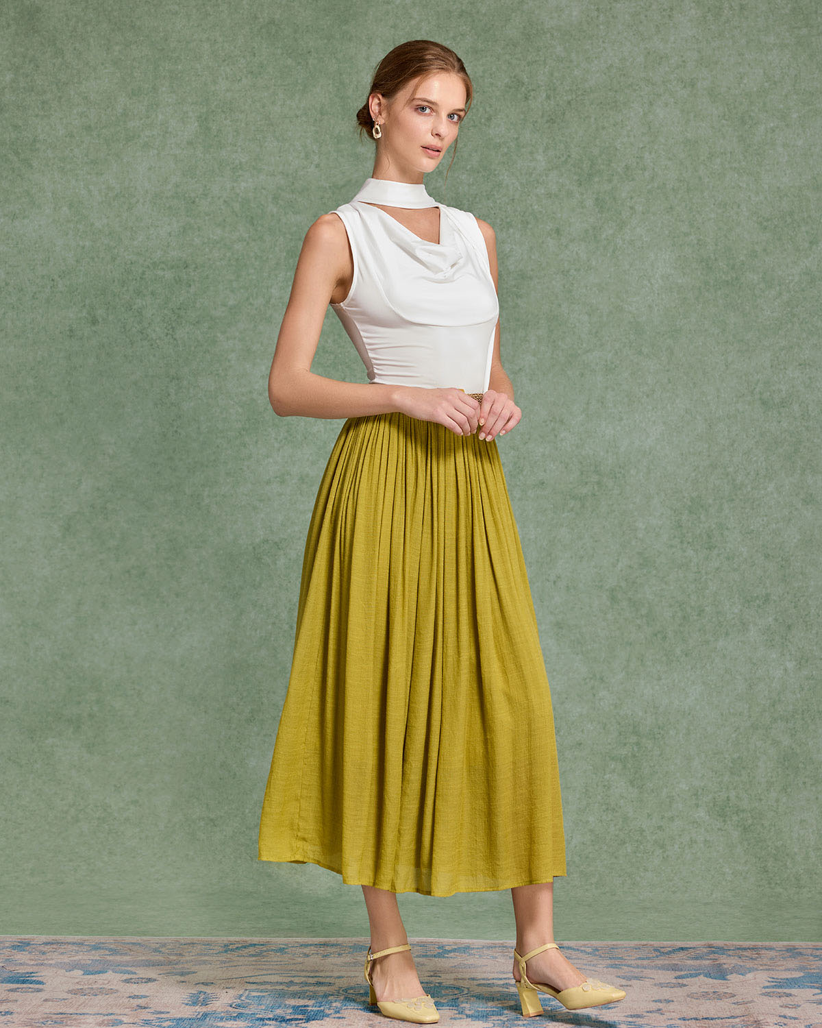 Beyaz Kapşonlu Yakalı Büzgülü Tank Top