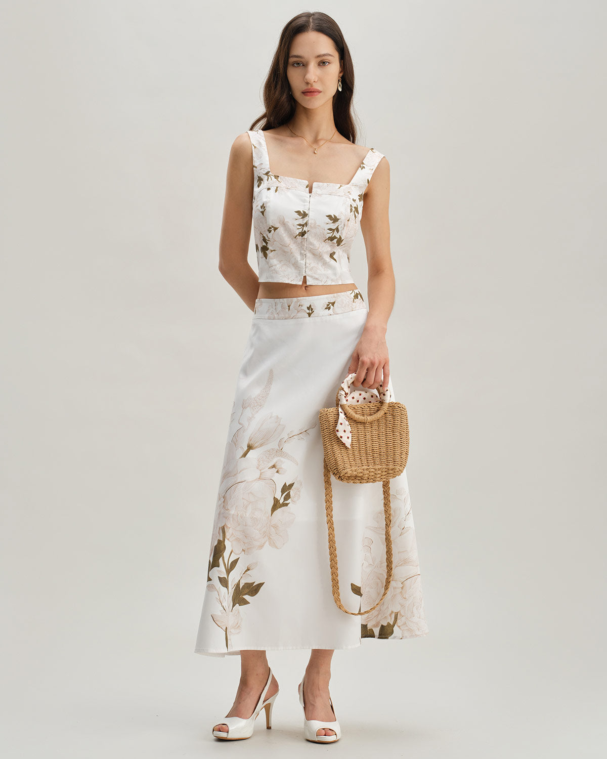 Beyaz Çiçekli Büzgülü Kare Yaka Askılı Üst