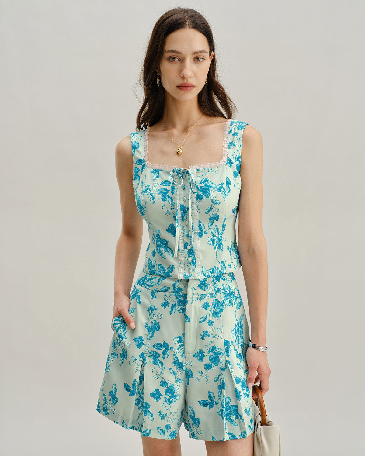 Mavi Çiçekli Cepli Şort