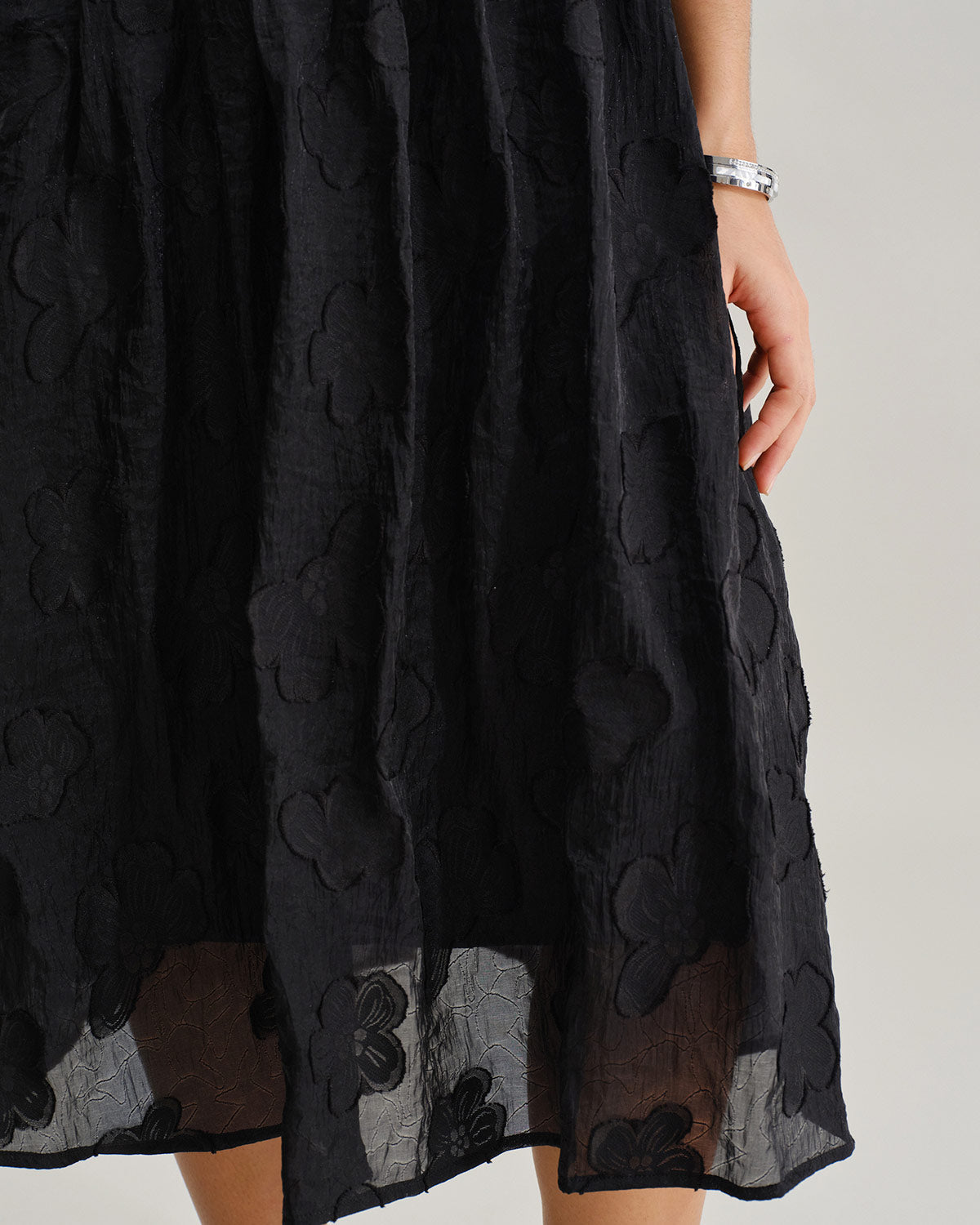 Siyah Kare Yaka Kabarık Kollu Midi Elbise