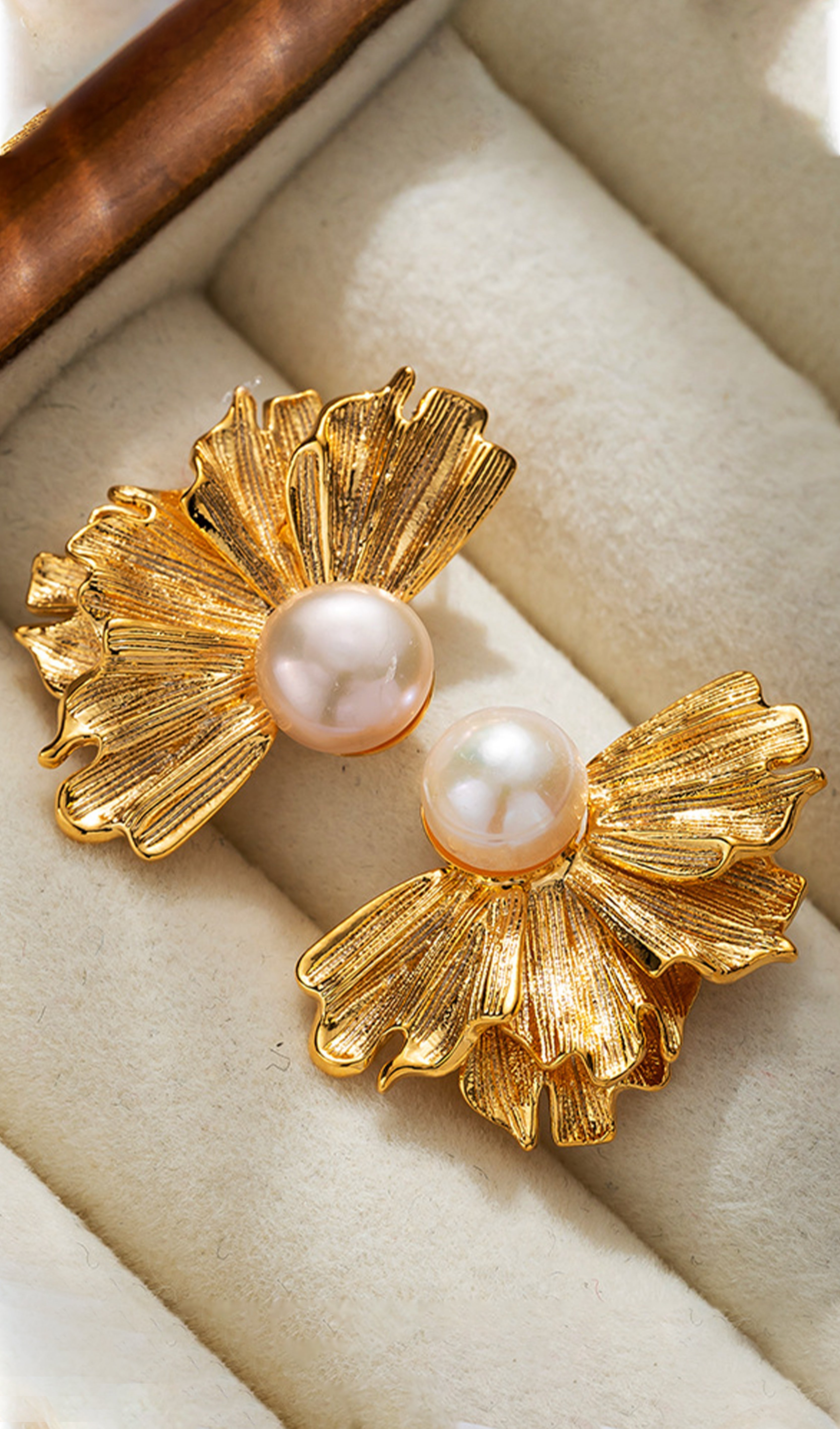 Retro Yaprak Küpeler