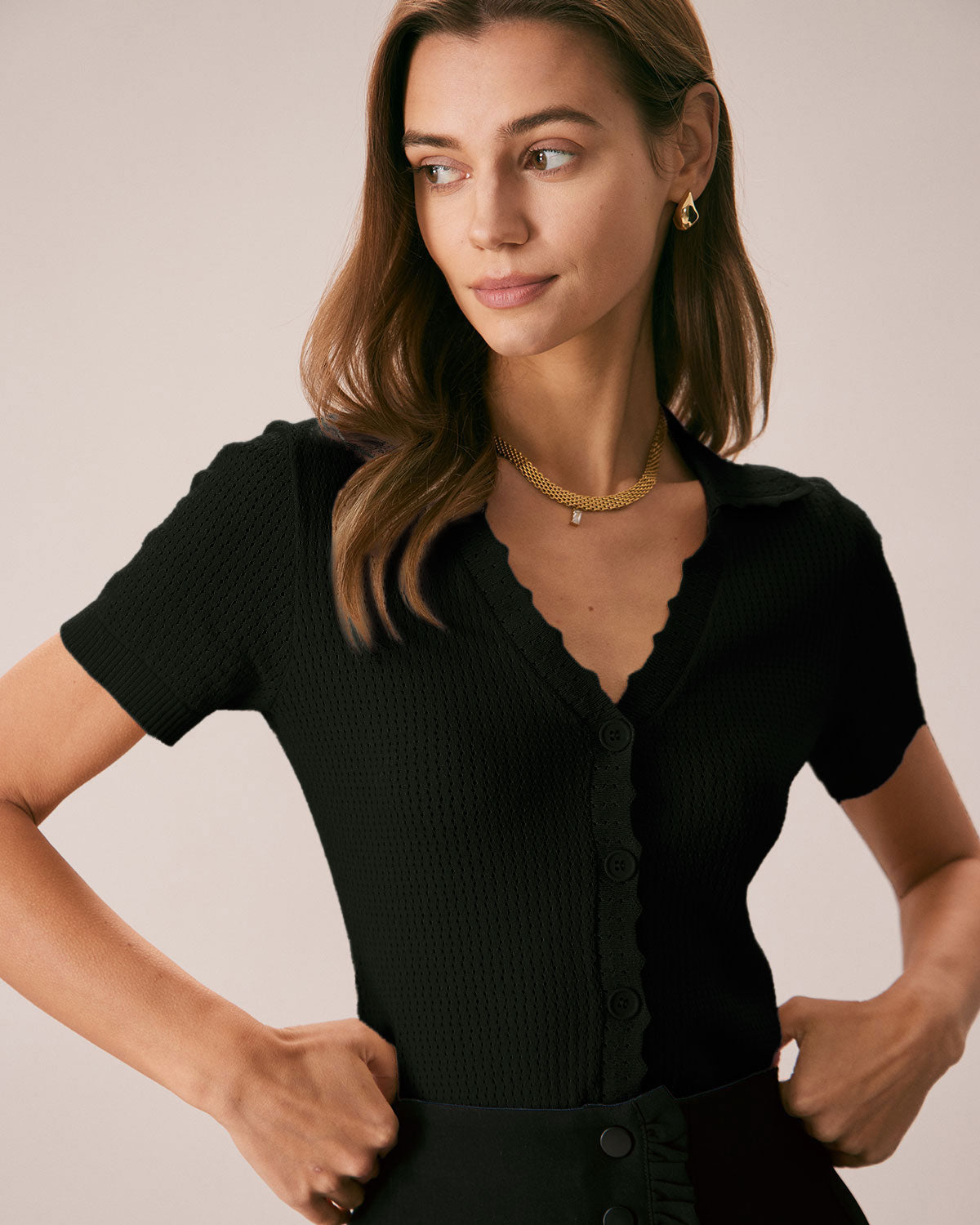 Siyah V Yaka Düğmeli Pointelle Örgü Tişört