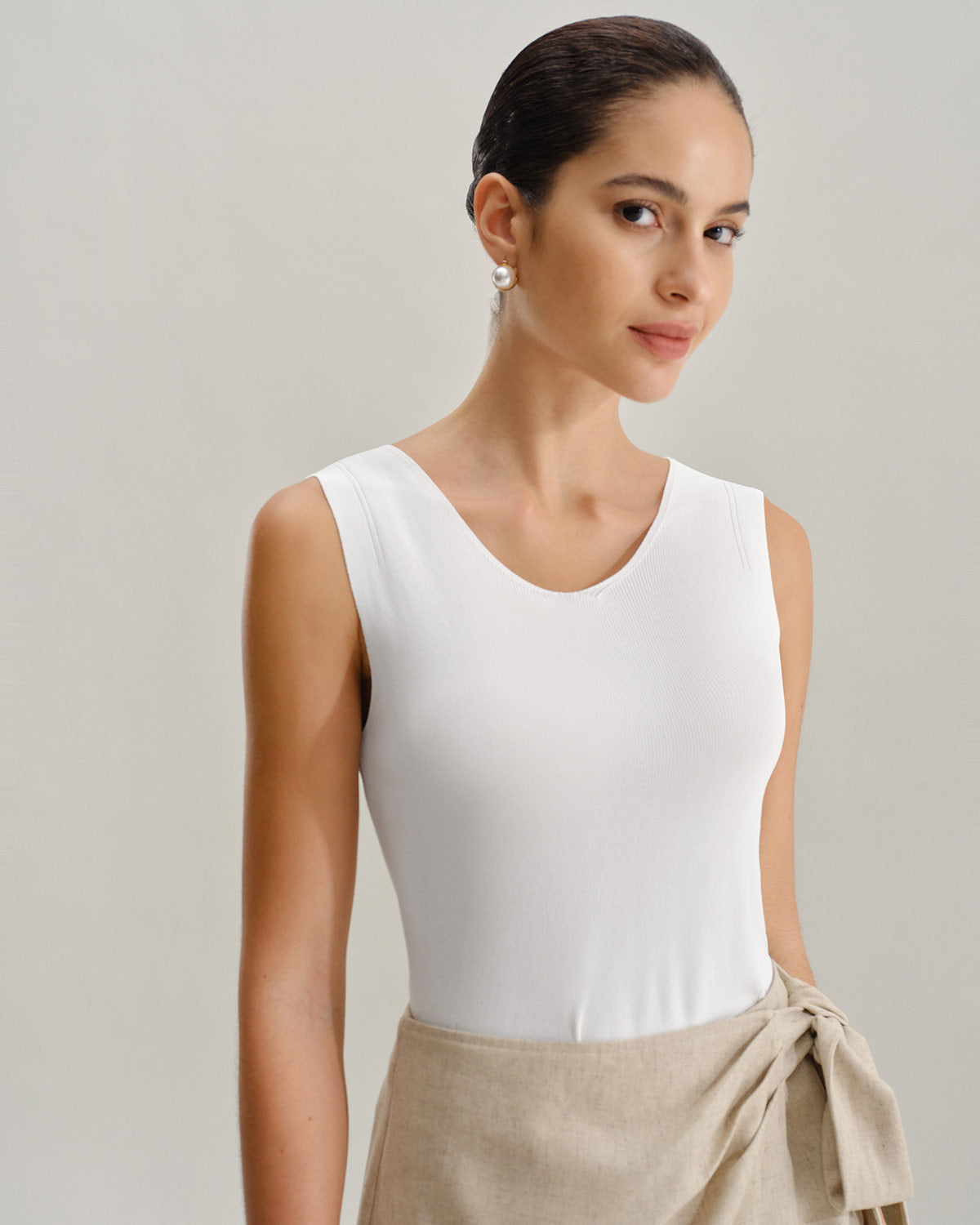 Beyaz V Yaka İnce Tank Top