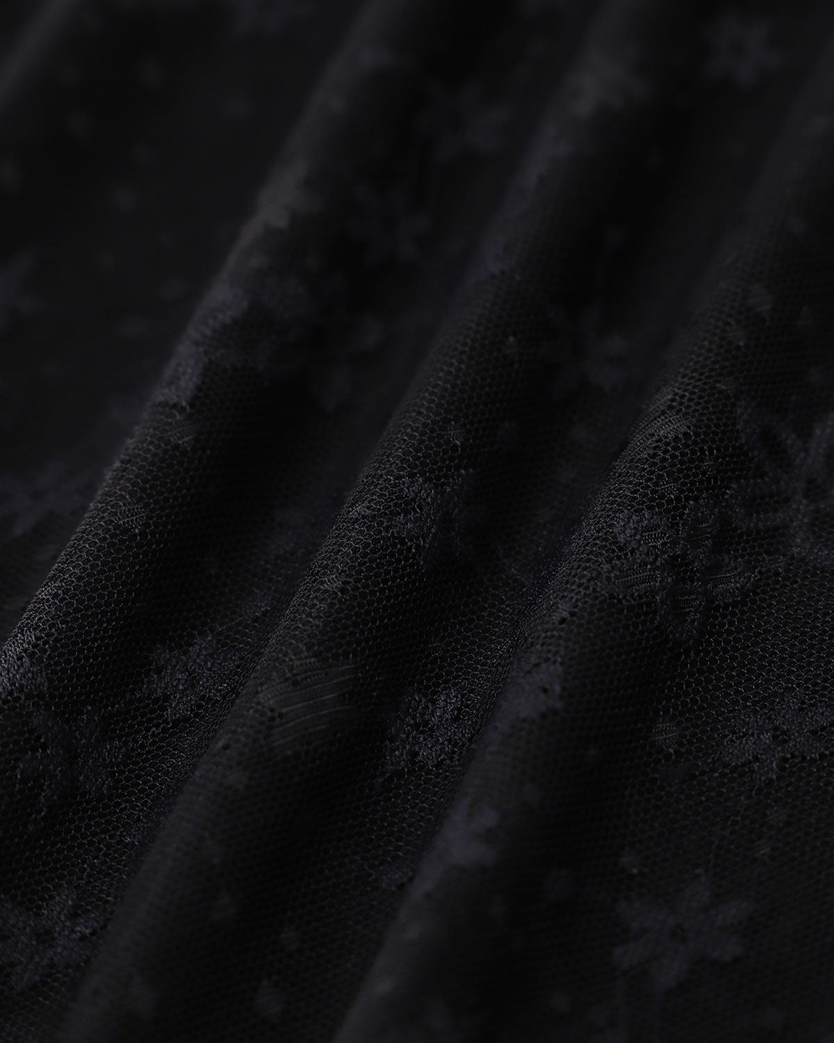 Siyah Fileli Kırpılmış Tişört