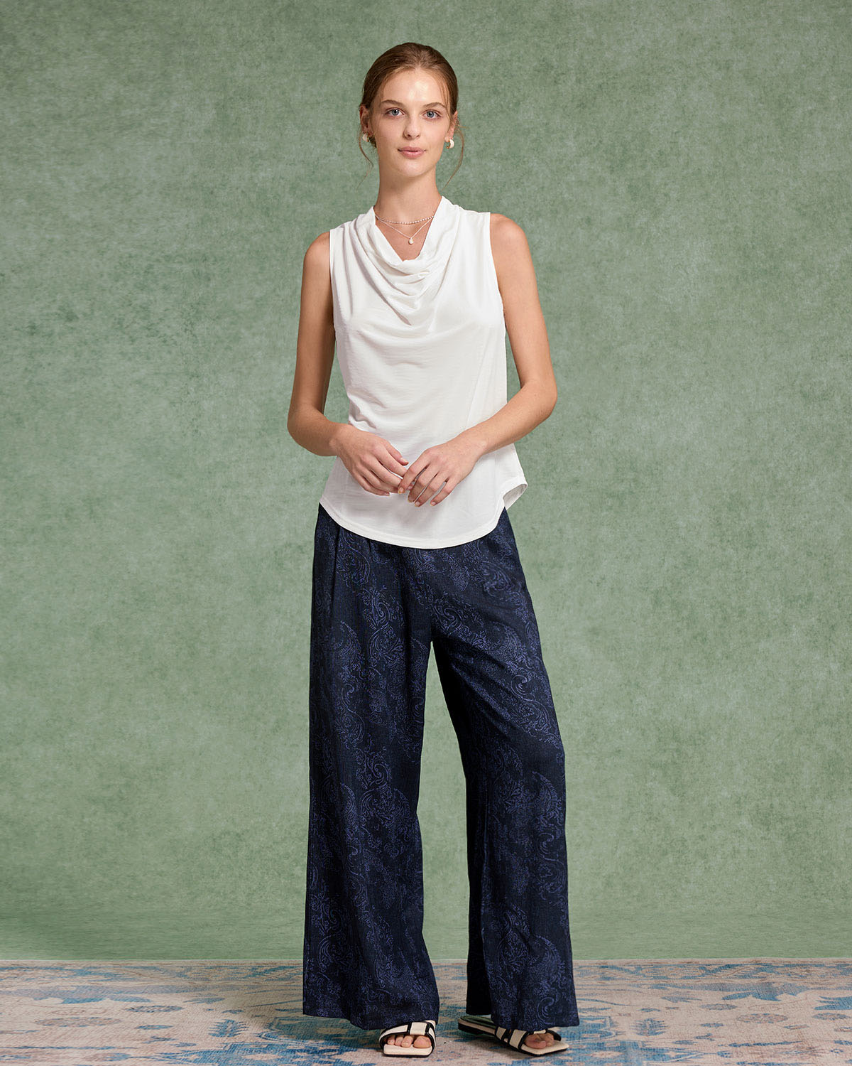 Beyaz Kapşonlu Yakalı Tank Top