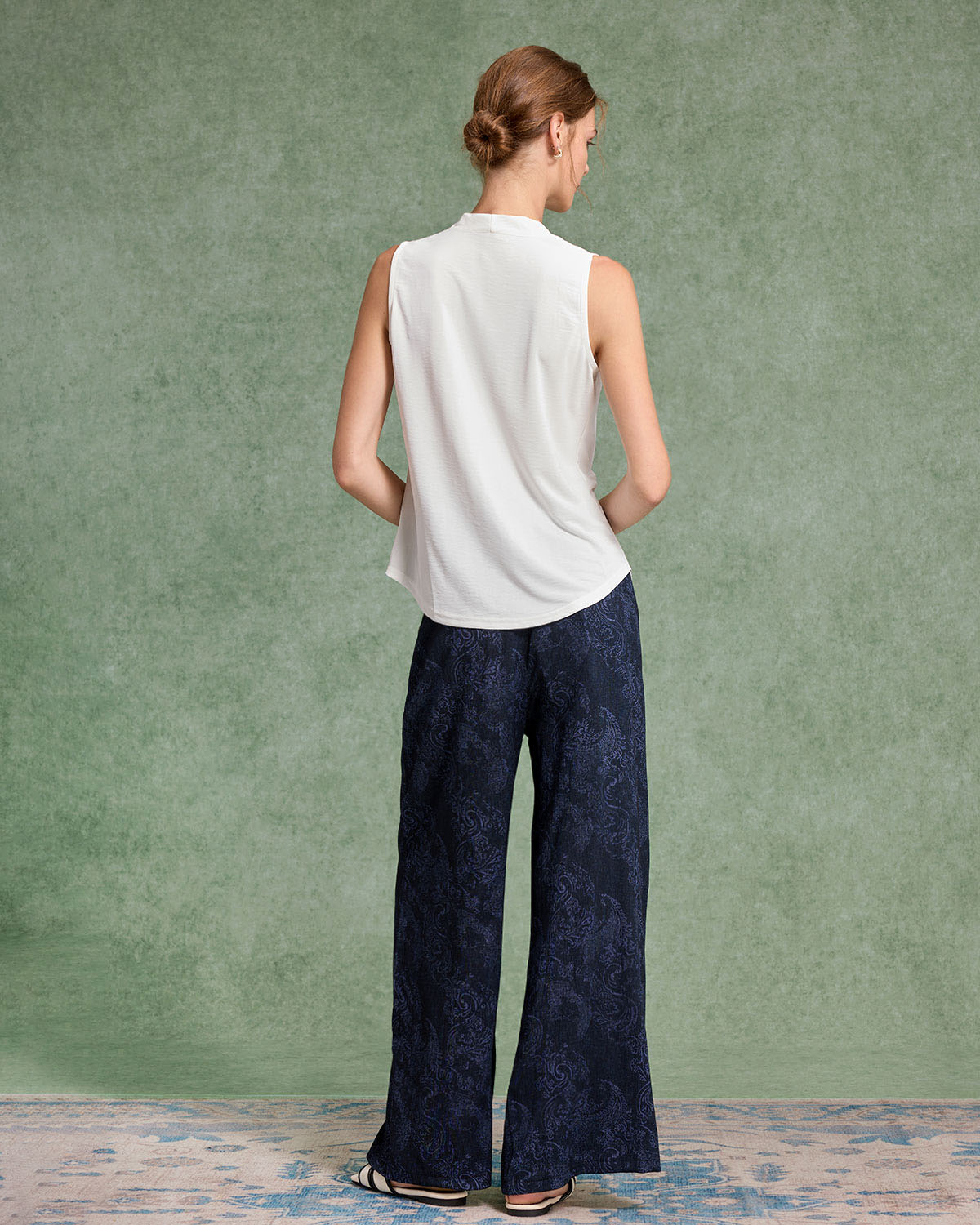 Beyaz Kapşonlu Yakalı Tank Top