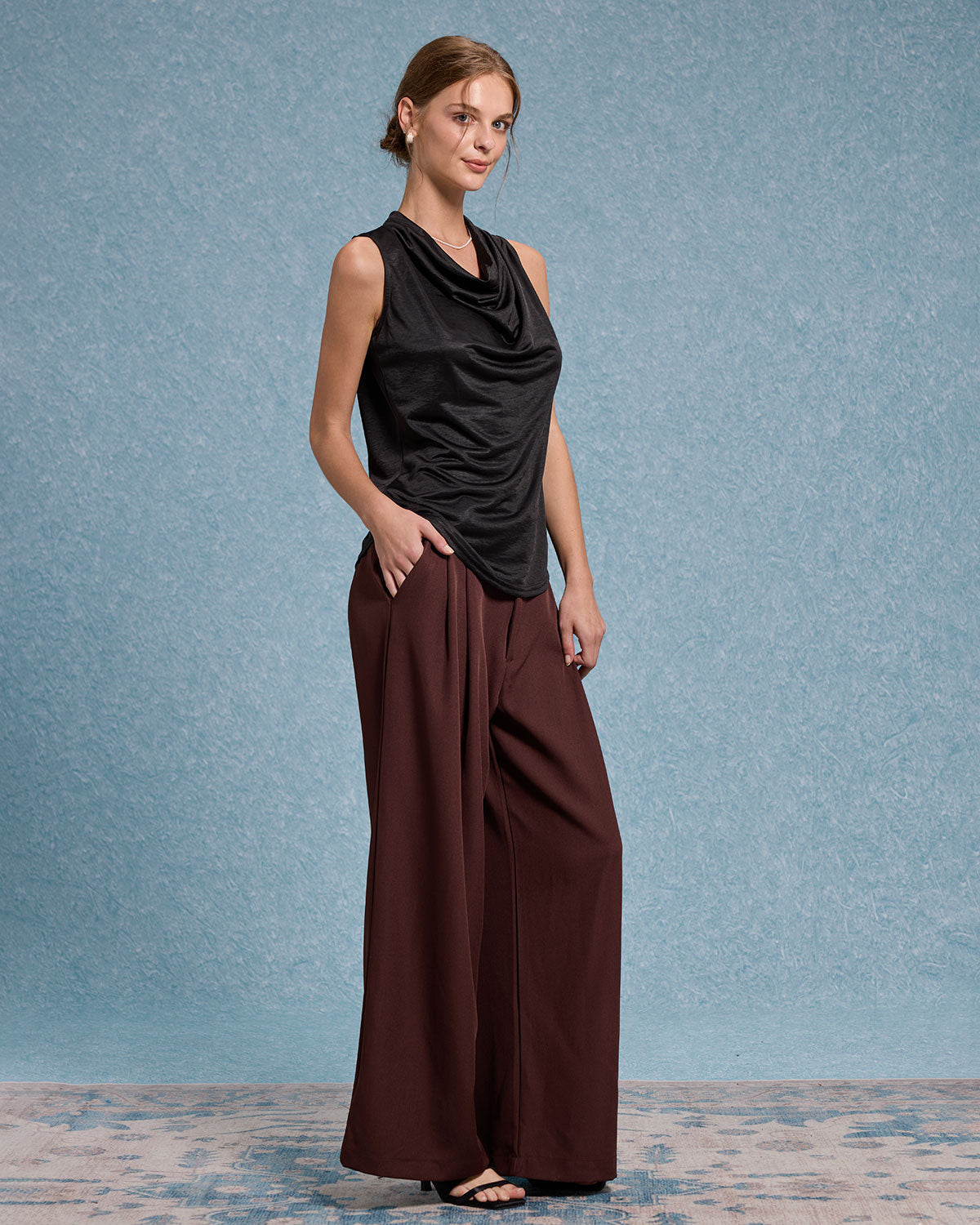 Siyah Kapşonlu Yakalı Tank Top