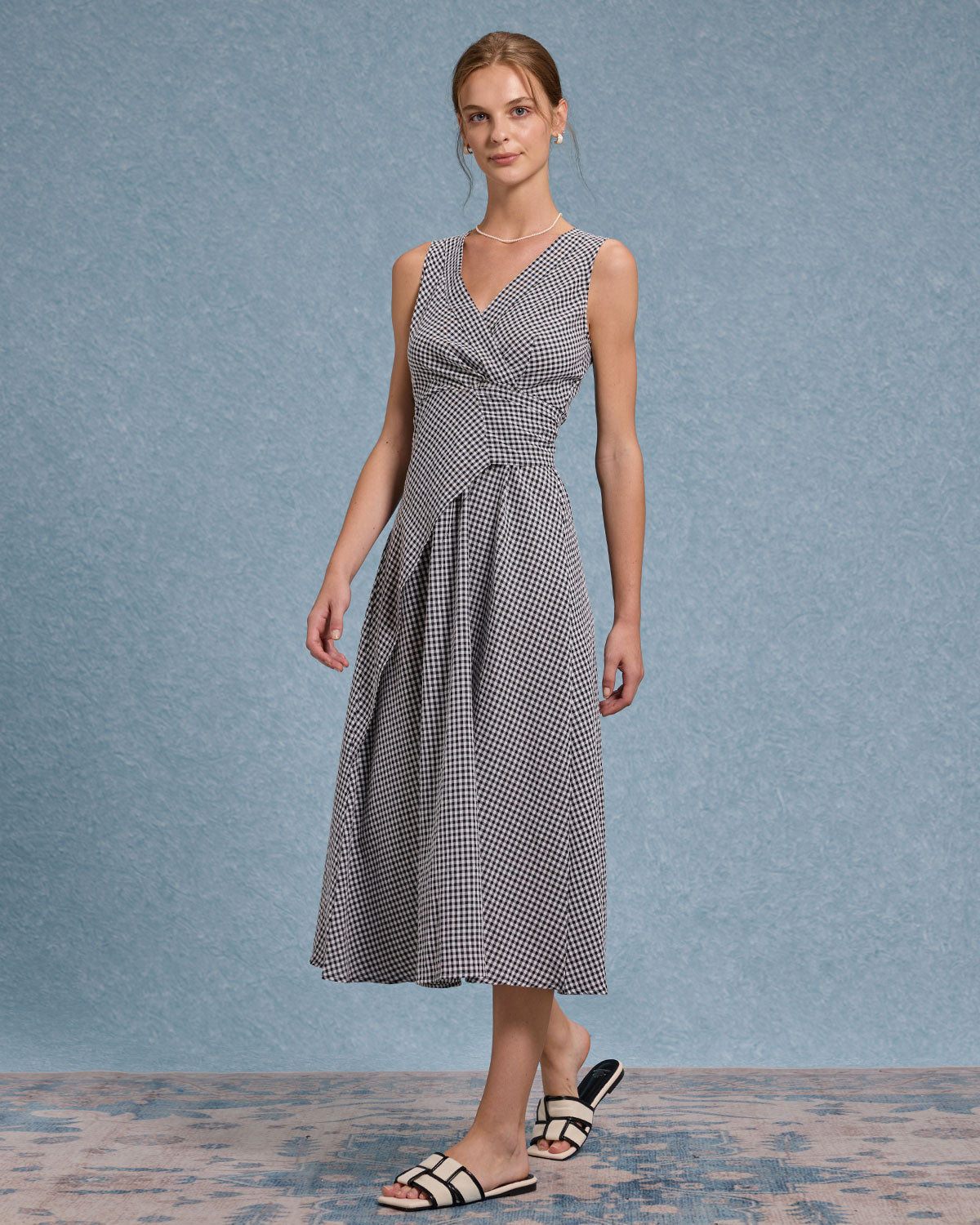 Siyah Ekose V Yaka Kolsuz Maksi Elbise