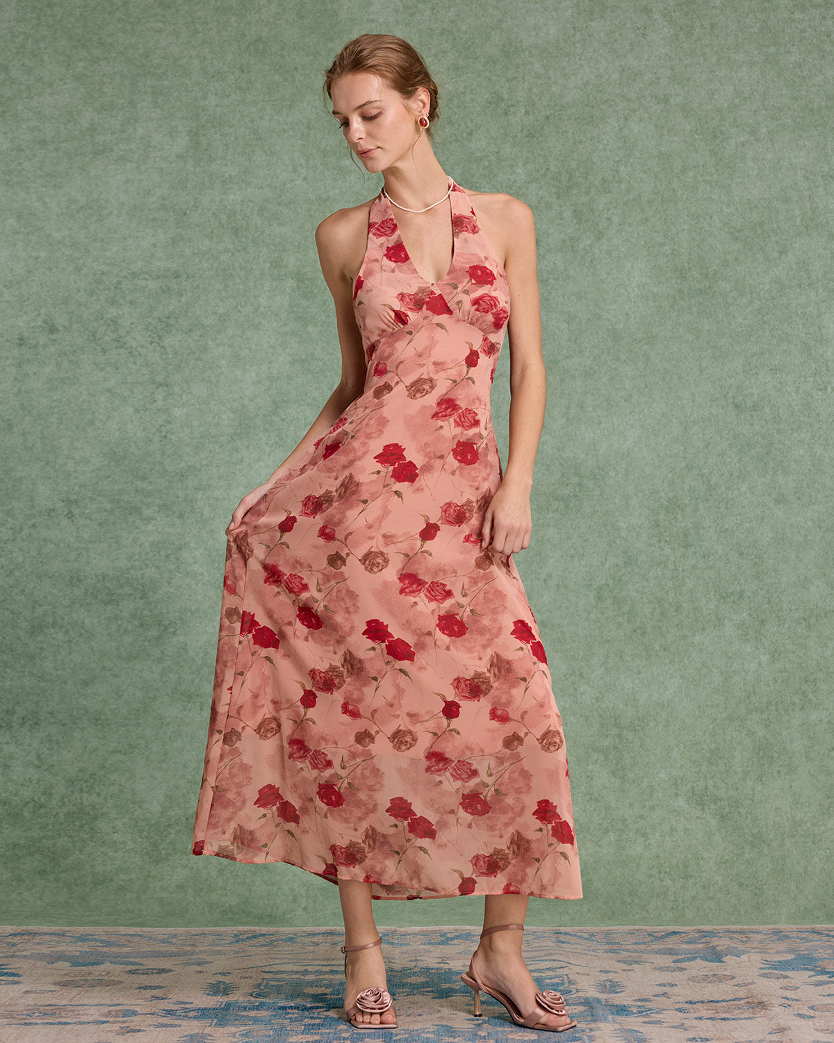 Kırmızı Çiçekli Büzgülü Askılı Maksi Elbise