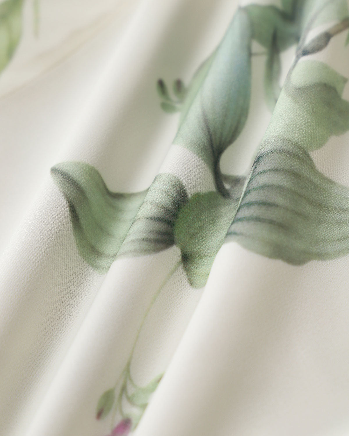 Beyaz Çiçekli Pileli Slip Midi Elbise