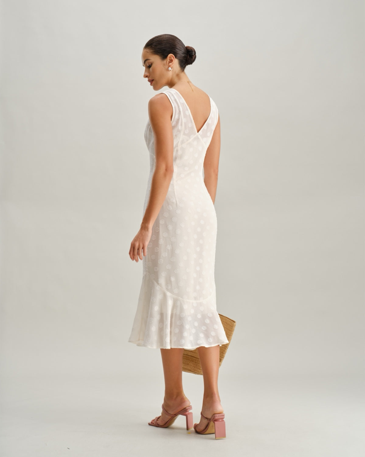 Bej Puantiyeli V Yaka Midi Elbise