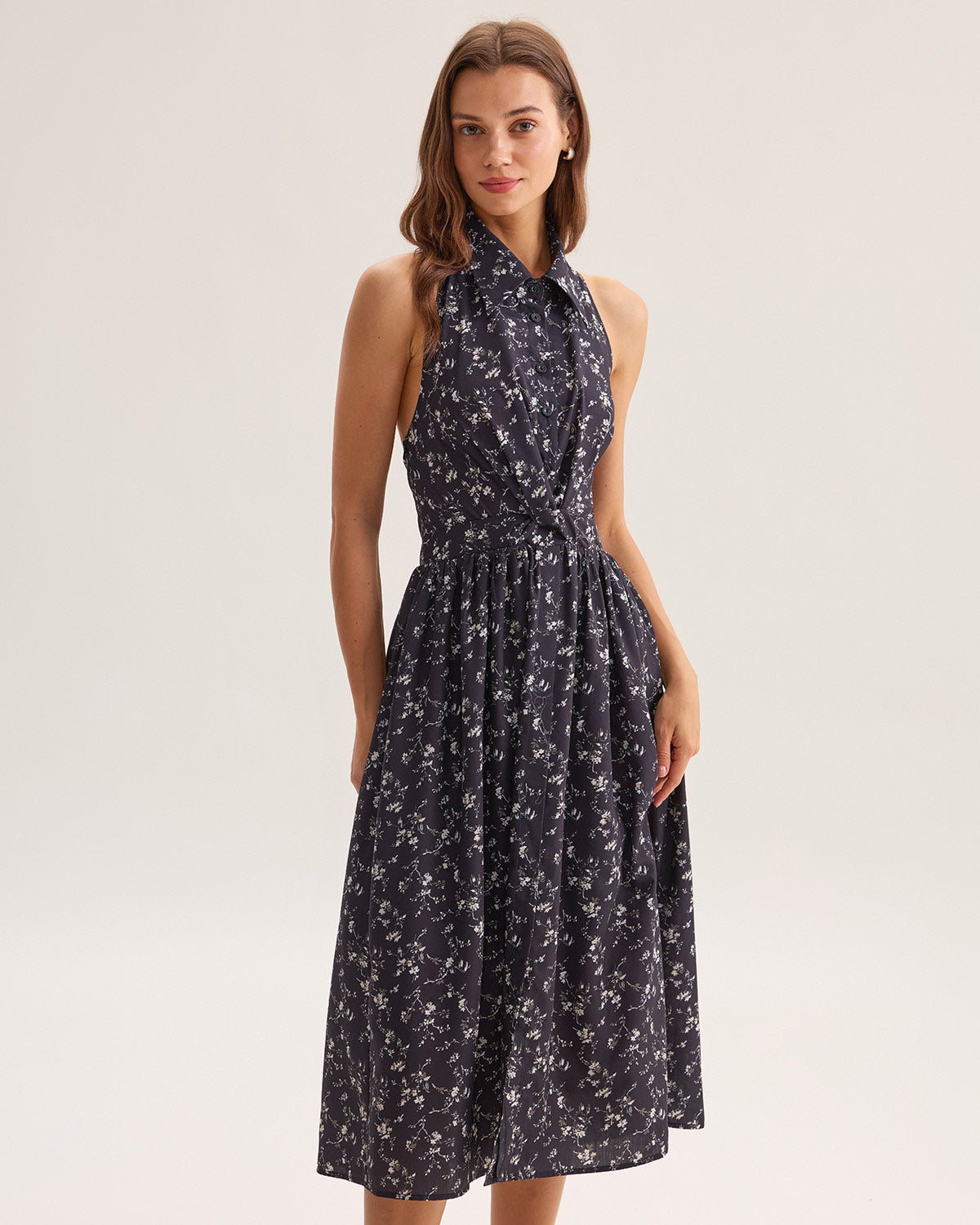 Siyah Çiçekli Büzgülü Sırtı Açık Midi Elbise