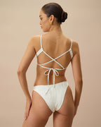 Beyaz Su Dalgalı Bikini Altı
