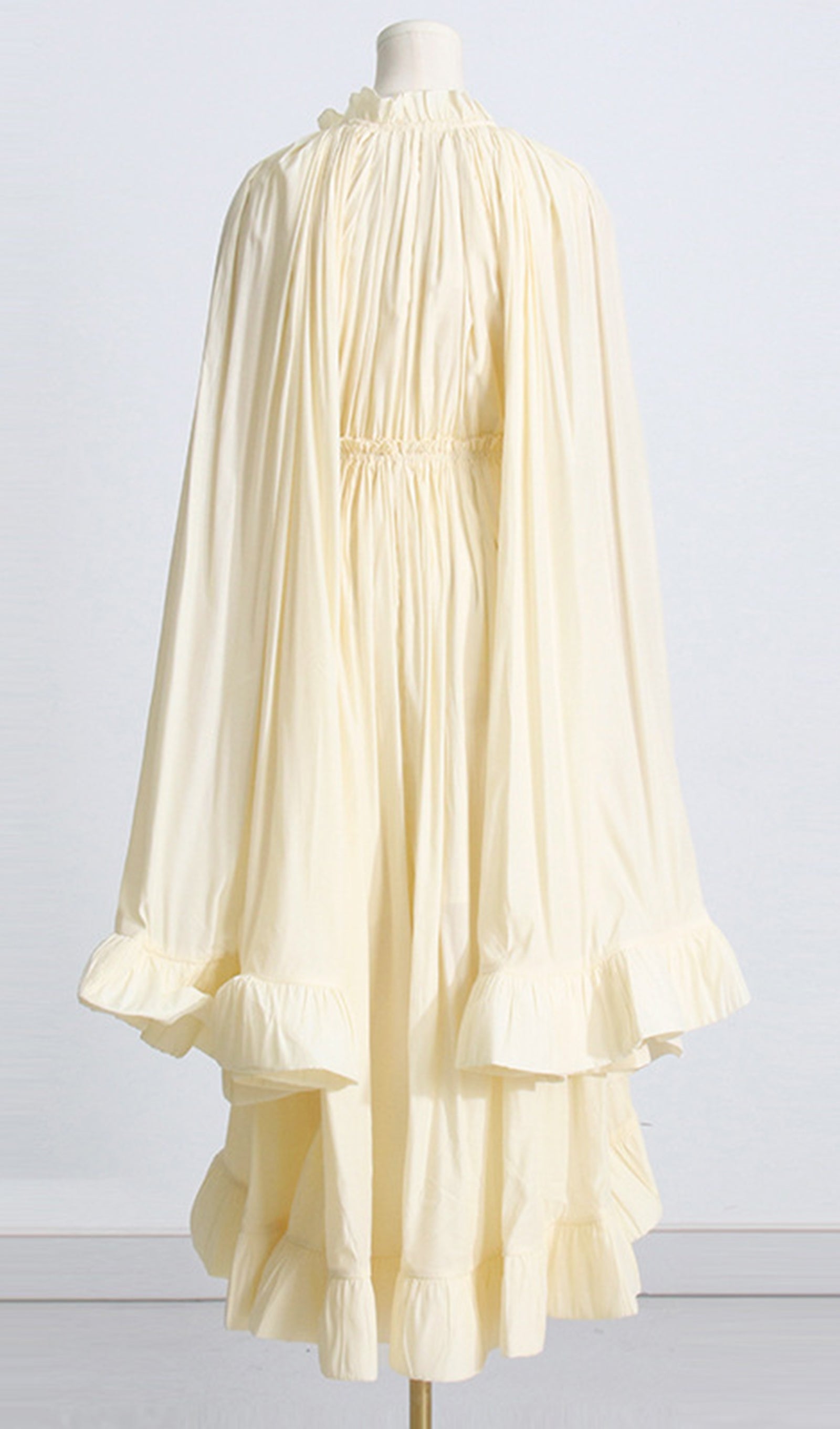 Pelerin Kollu Pileli Bol Midi Elbise