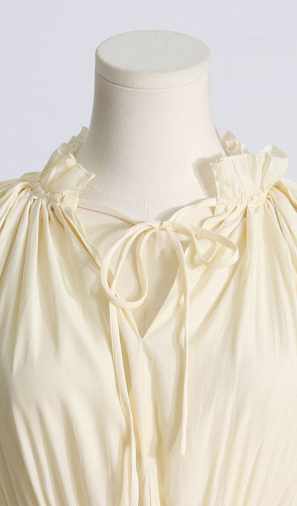 Pelerin Kollu Pileli Bol Midi Elbise