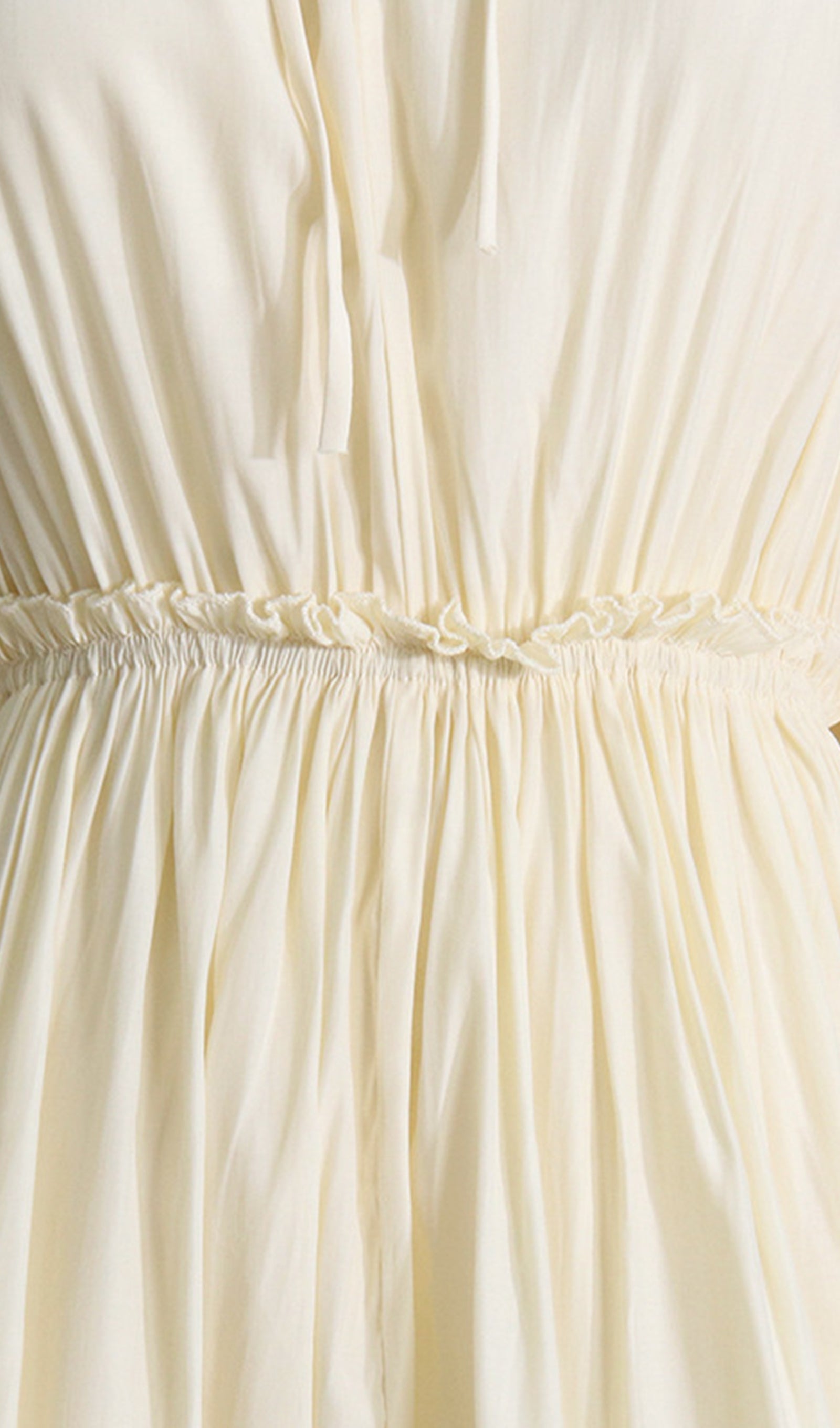 Pelerin Kollu Pileli Bol Midi Elbise