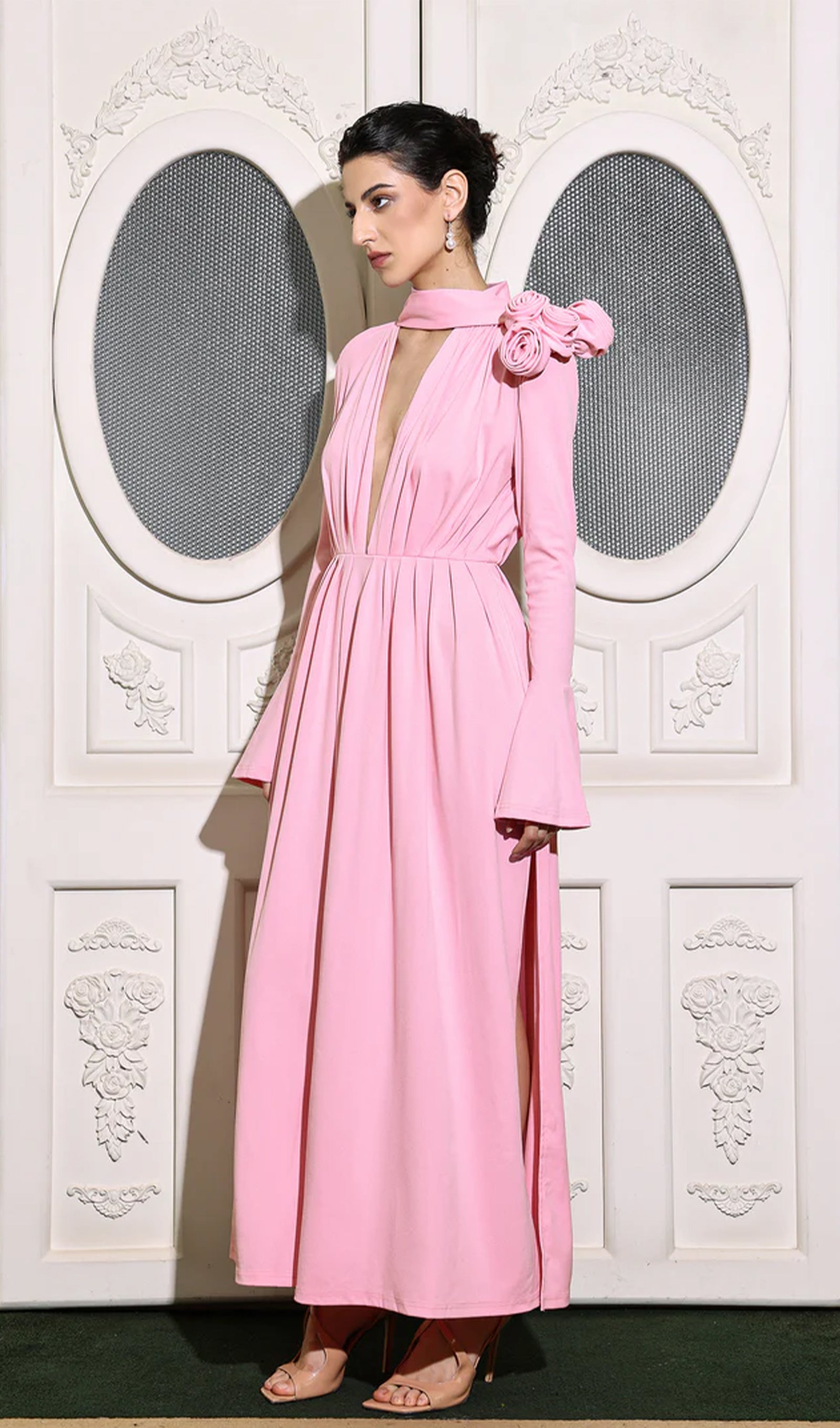 Çiçekli V Yaka Pileli Yırtmaçlı Uzun Elbise - Pembe