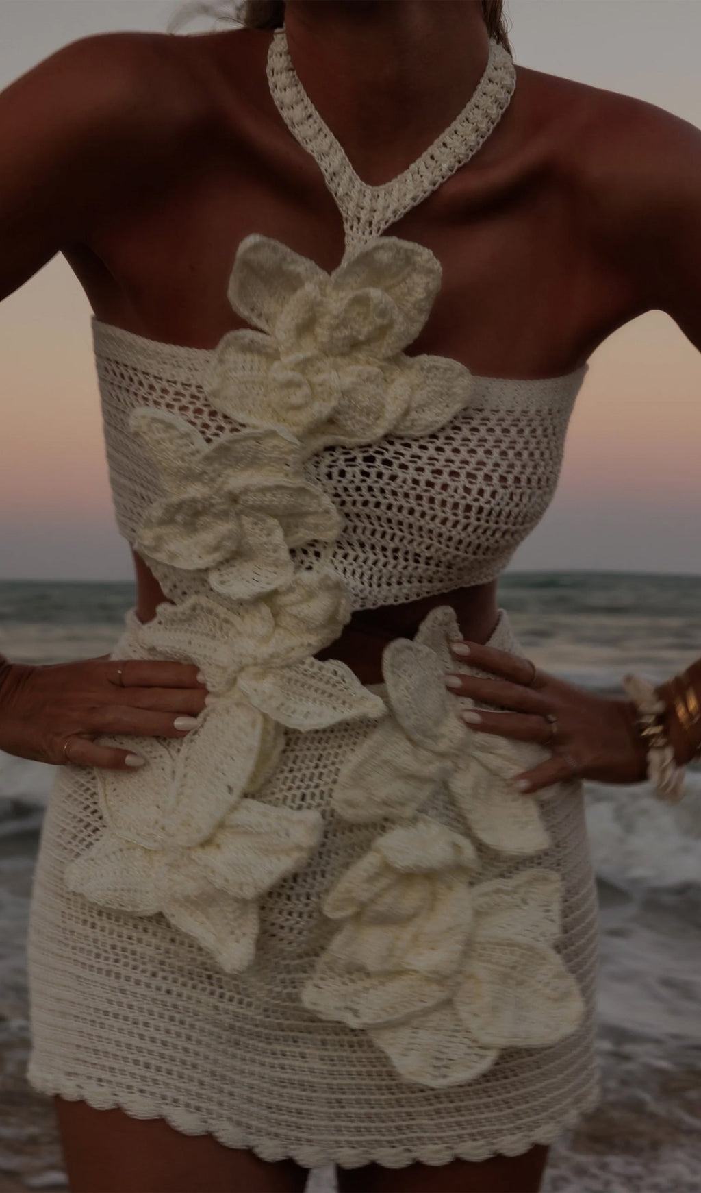 Beyaz/Siyah Örgü Çiçekli Mini Elbise