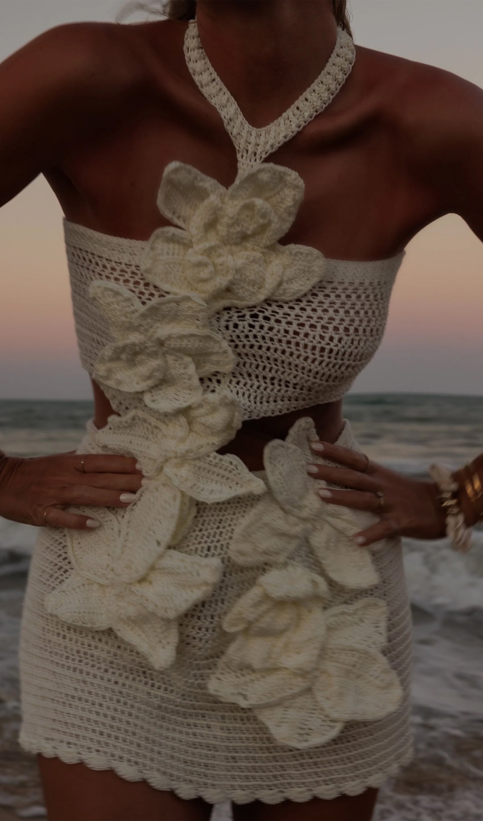 Beyaz/Siyah Örgü Çiçekli Mini Elbise