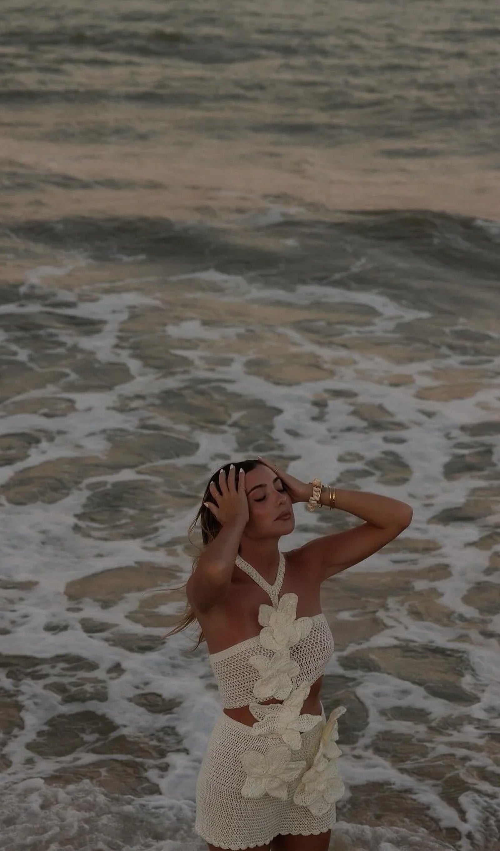 Beyaz/Siyah Örgü Çiçekli Mini Elbise