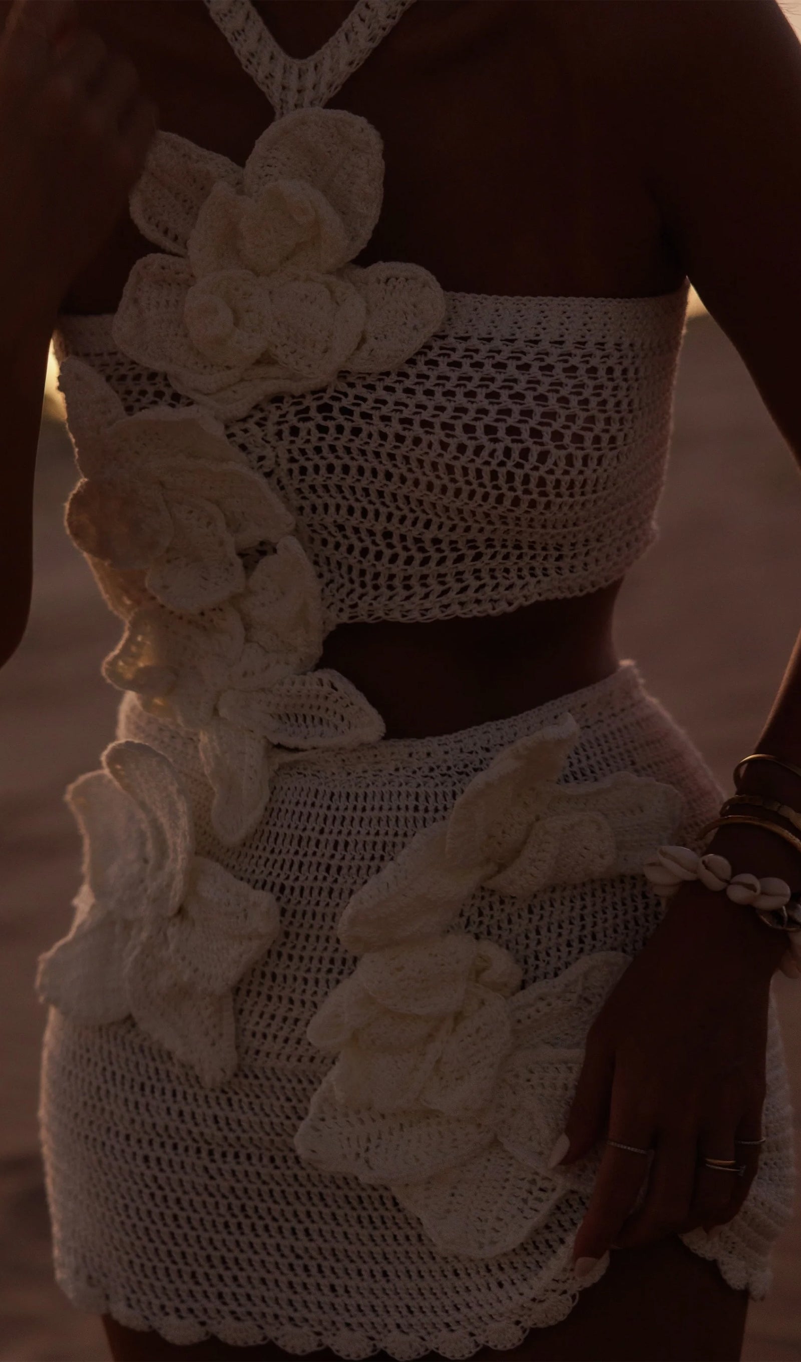 Beyaz/Siyah Örgü Çiçekli Mini Elbise