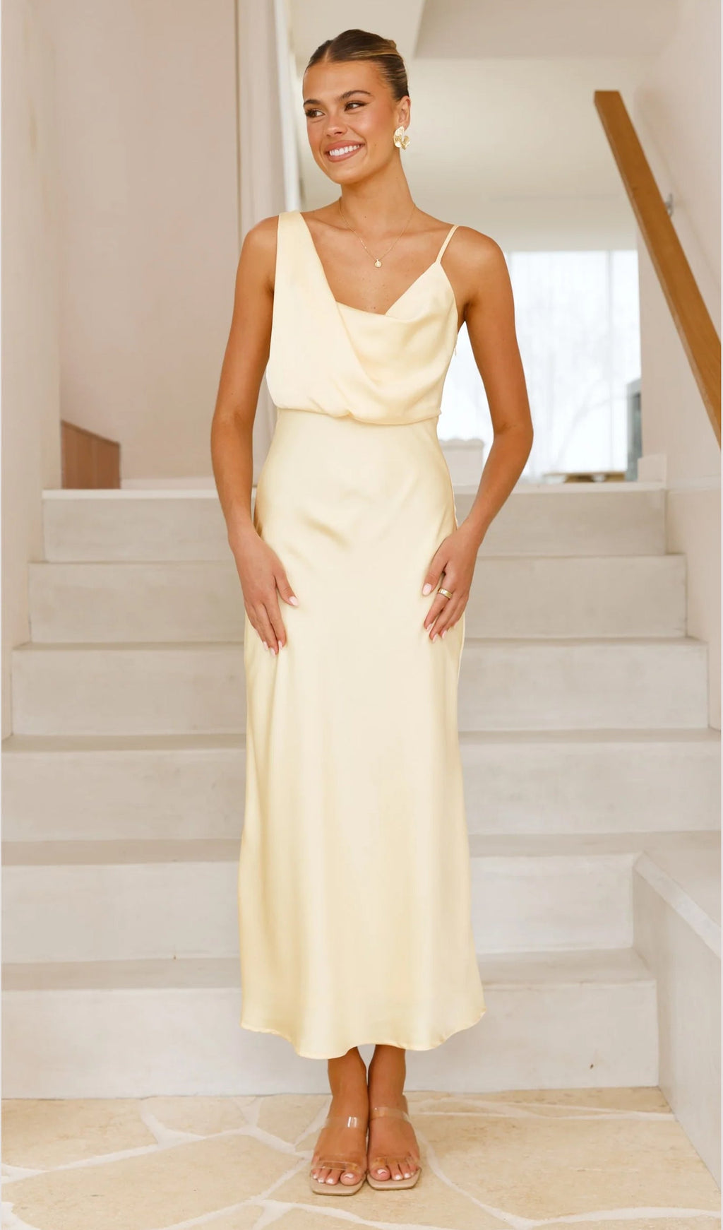 Açık Sarı Asimetrik Kolsuz Saten Uzun Elbise