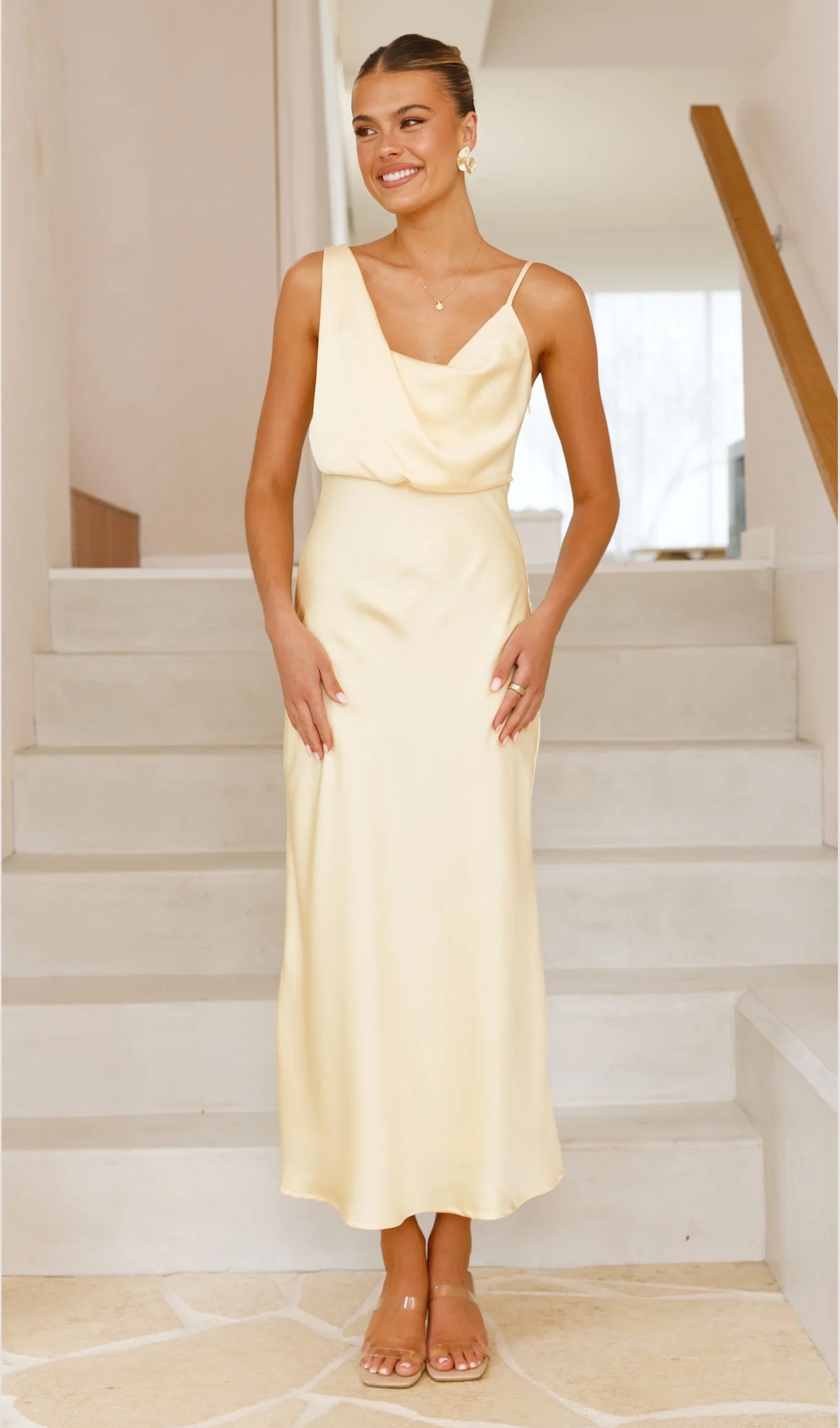 Açık Sarı Asimetrik Kolsuz Saten Uzun Elbise