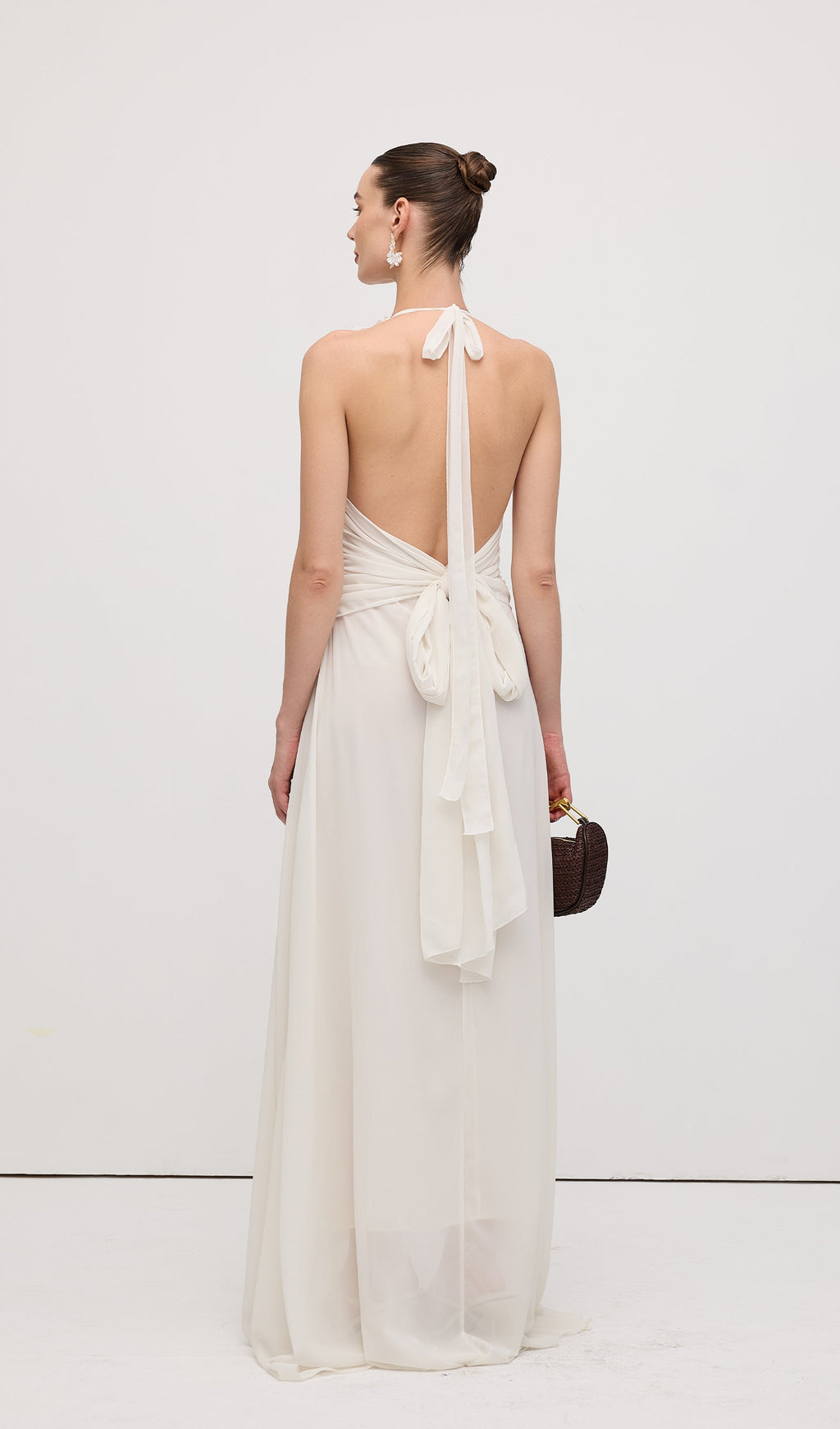 Halter Ruffles Gül Süslemeli Uzun Elbise Beyaz