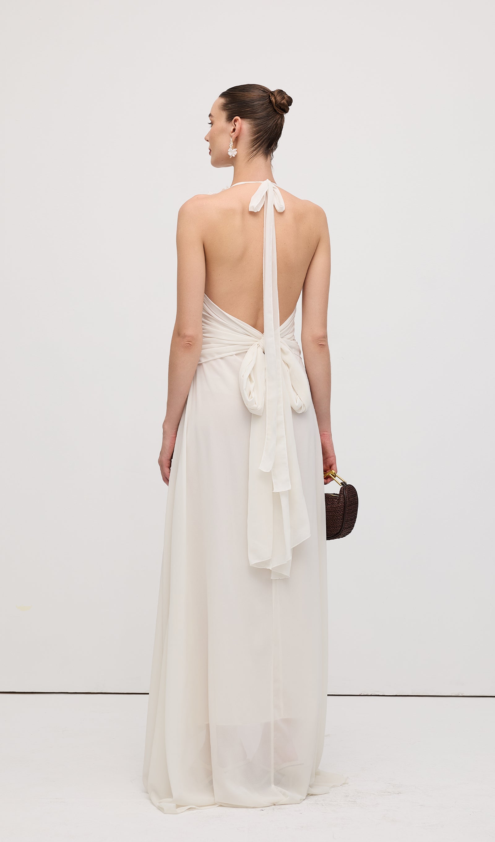 Halter Ruffles Gül Süslemeli Uzun Elbise Beyaz