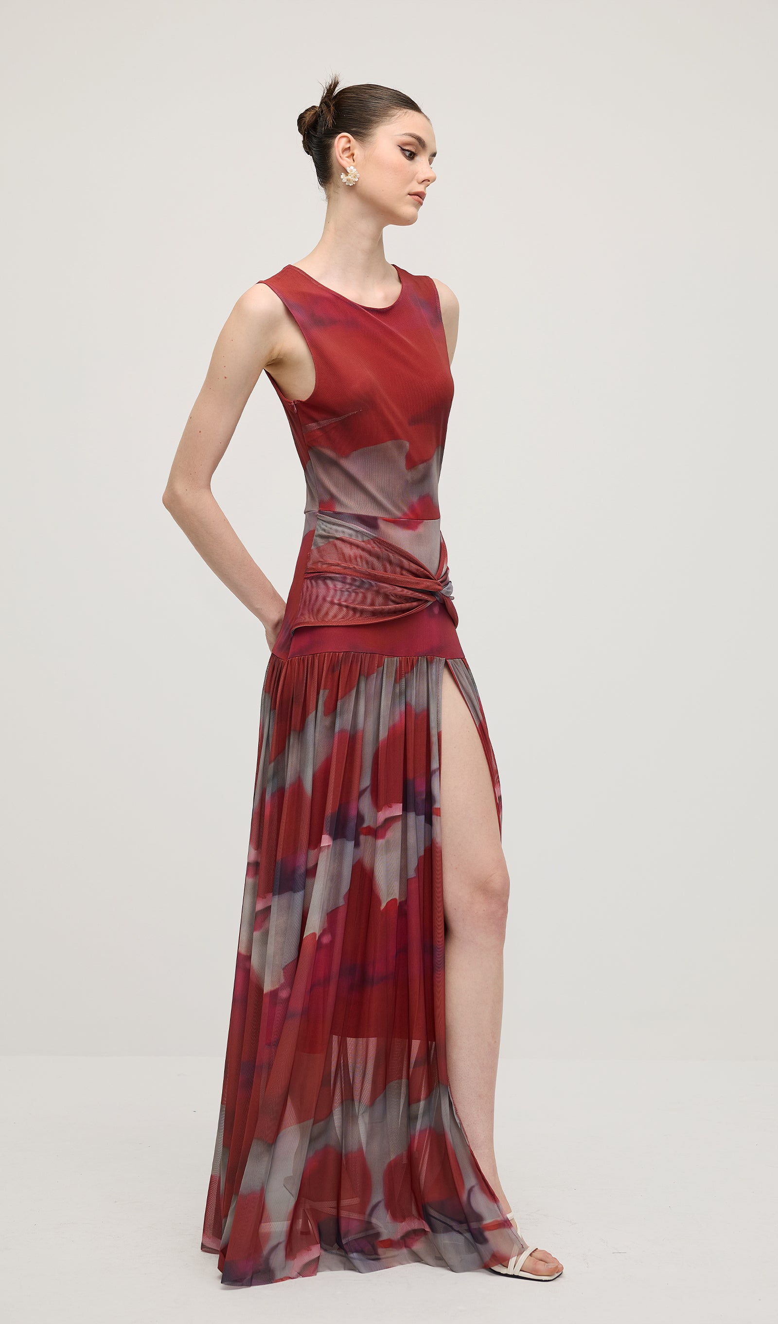 Kolsuz Soyut Çiçek Desenli Slip Uzun Elbise