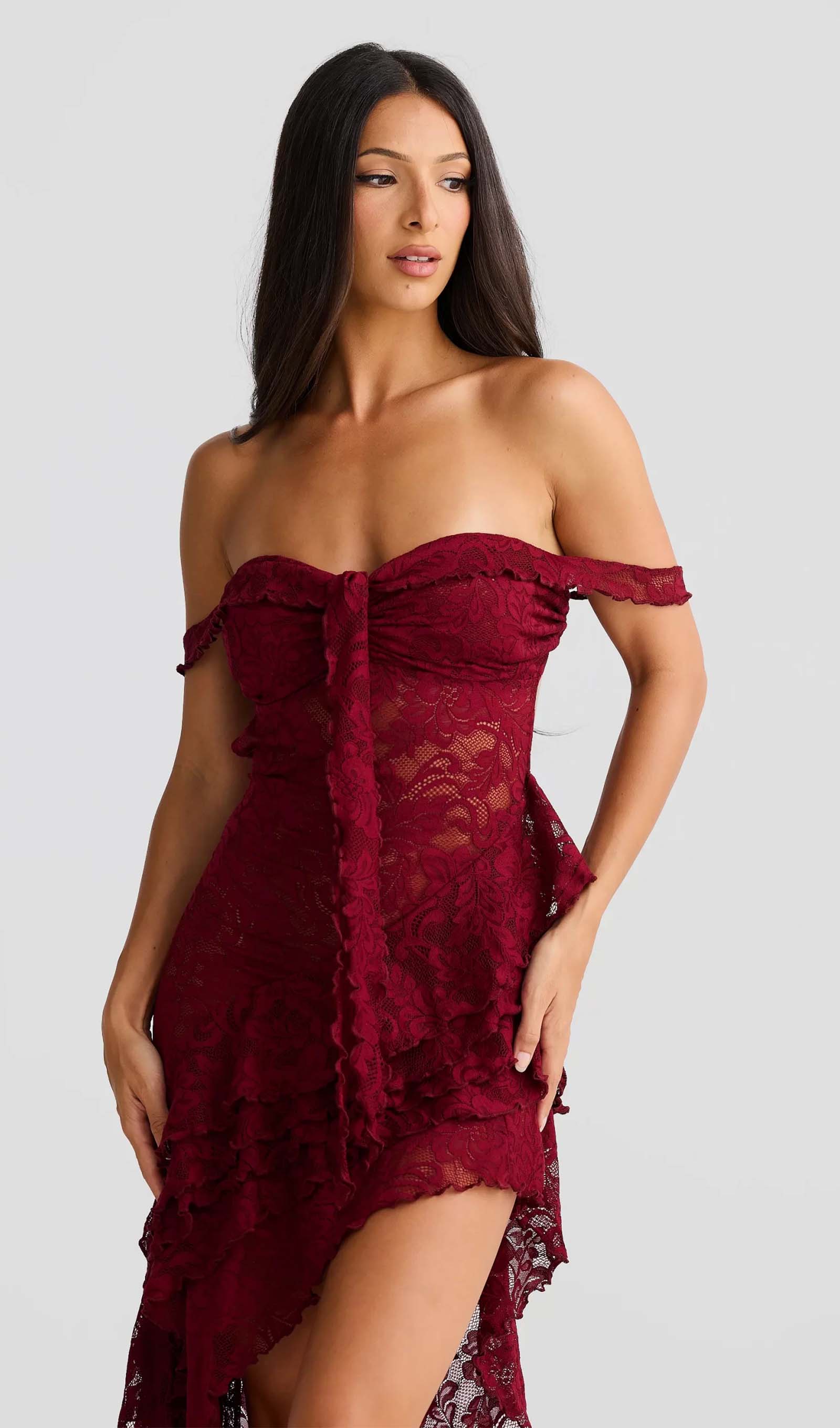 Asimetri Etek Ucu Dantelli Fırfırlı Elbise