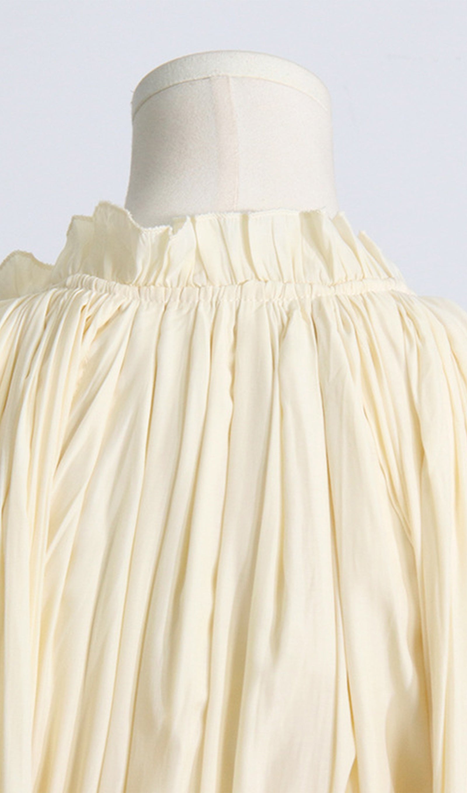 Pelerin Kollu Pileli Bol Midi Elbise