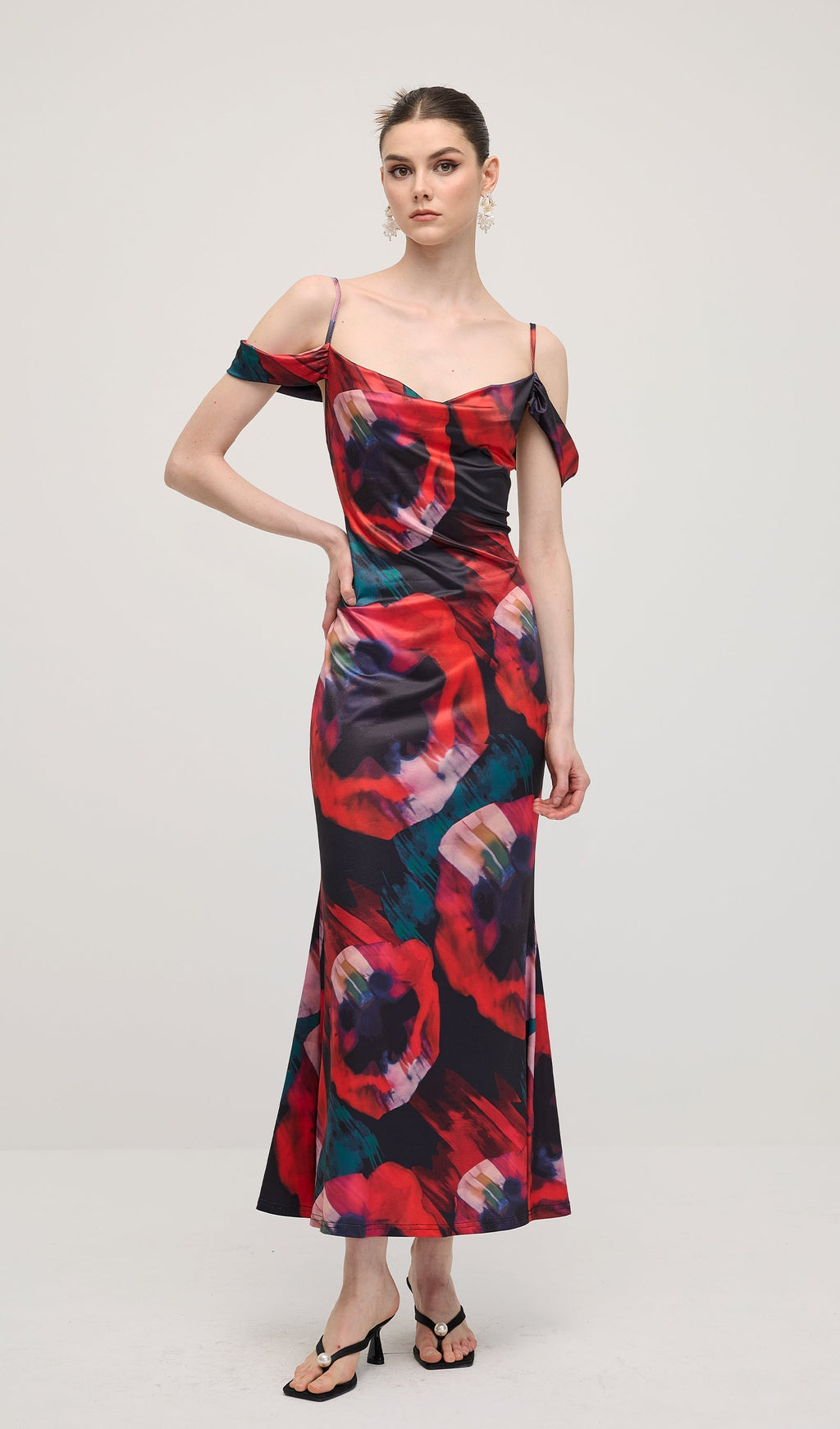 Soyut Çiçek Desenli Slip Uzun Elbise