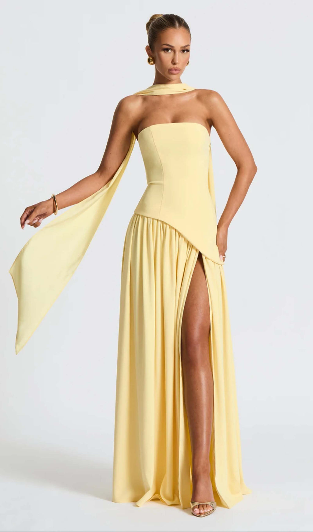 Yara İzi Bulunan Kontrast Renkli Yırtmaçlı Uzun Elbise