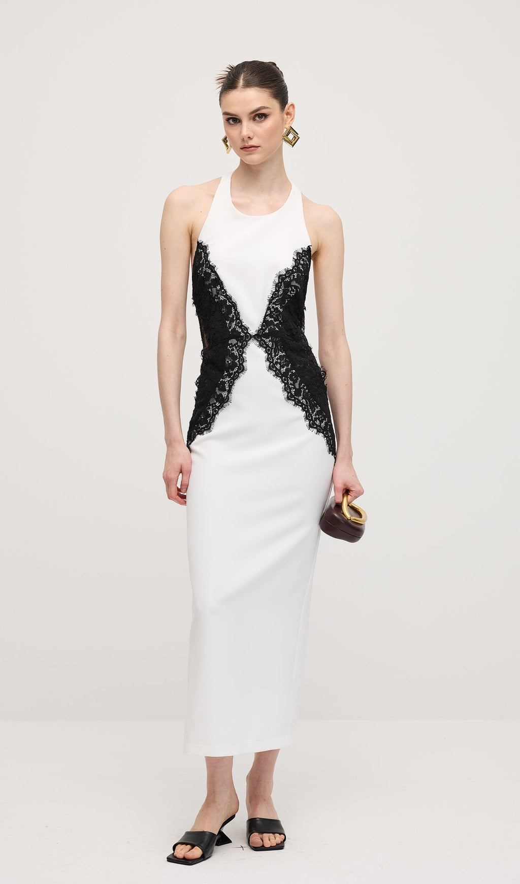 Krep Ve Dantelden Açık Sırtlı Uzun Elbise