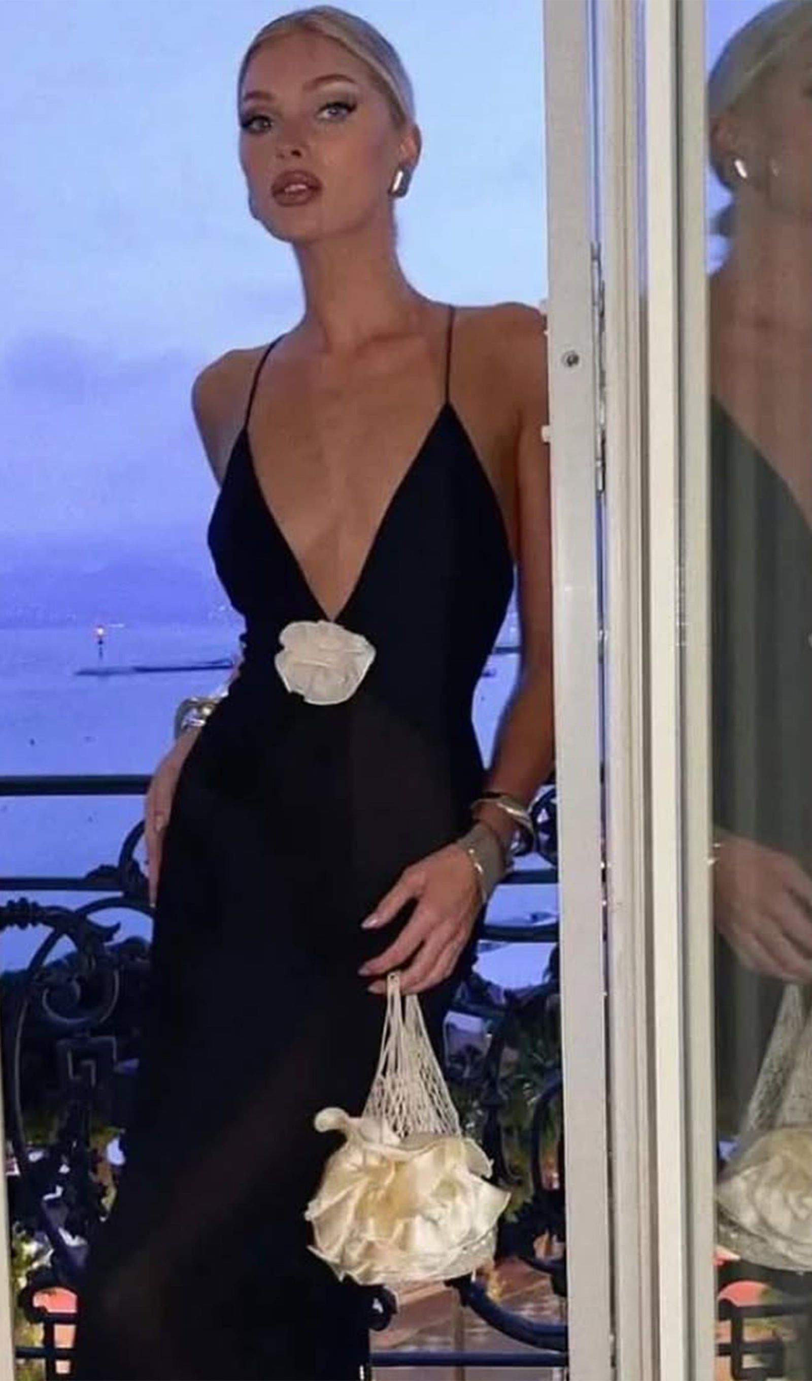 V Yaka Askılı Midi Elbise