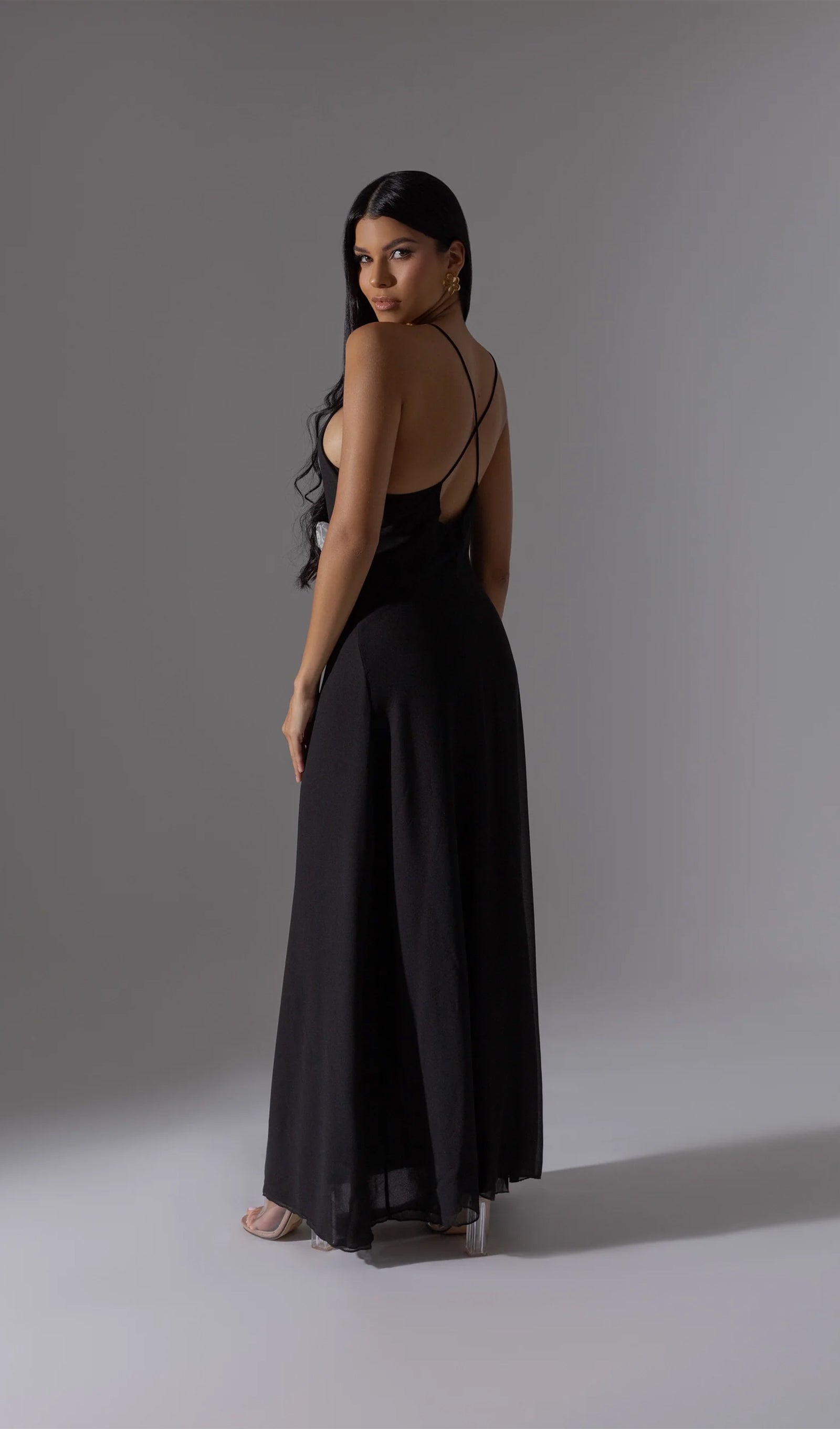 V Yaka Askılı Midi Elbise