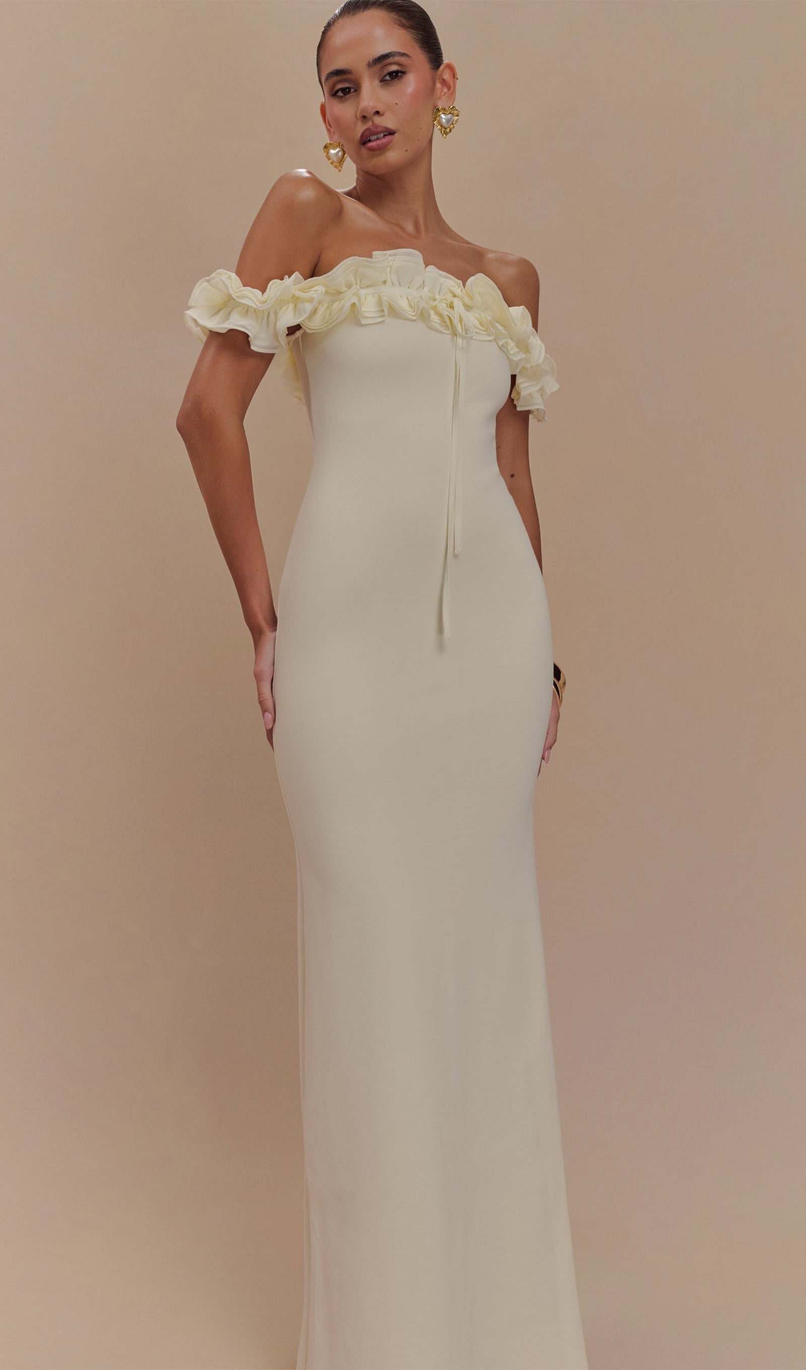 Volanlı Omuz Açık Maksi Elbise