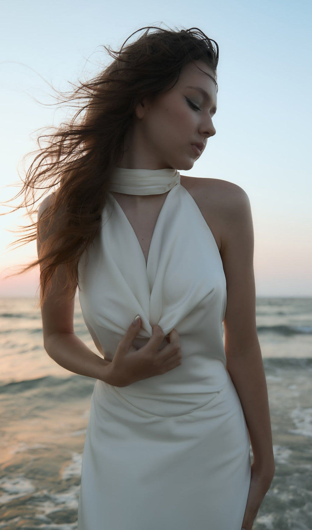 Beyaz Saten İnci Dekorlu Uzun Elbise