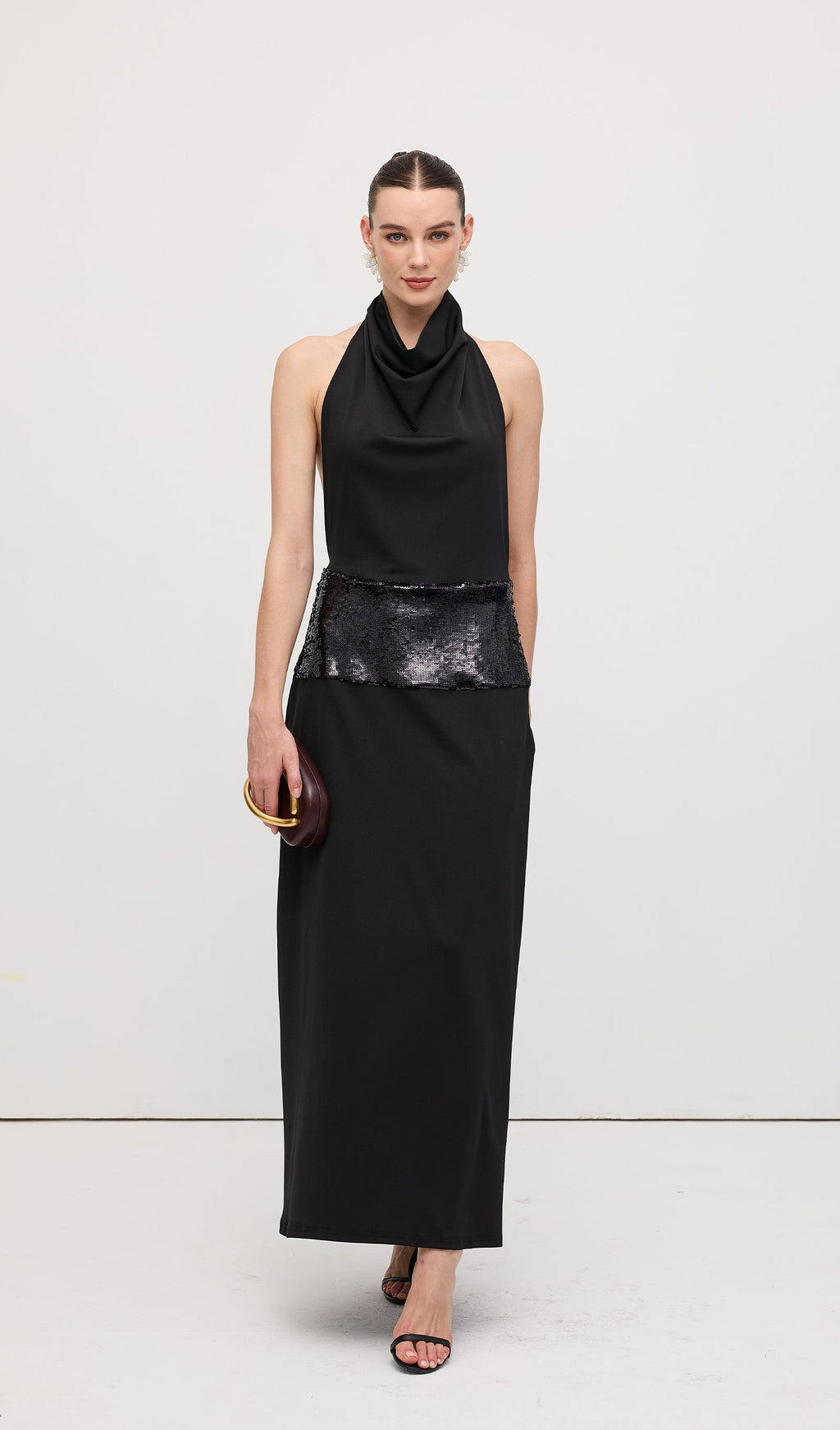 Drapeli Kapüşonlu Yaka Açık Sırtlı Uzun Elbise