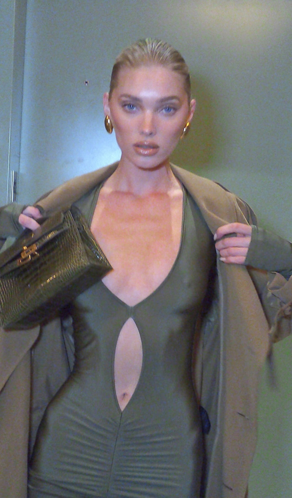 V Yakalı Büzgülü Uzun Elbise