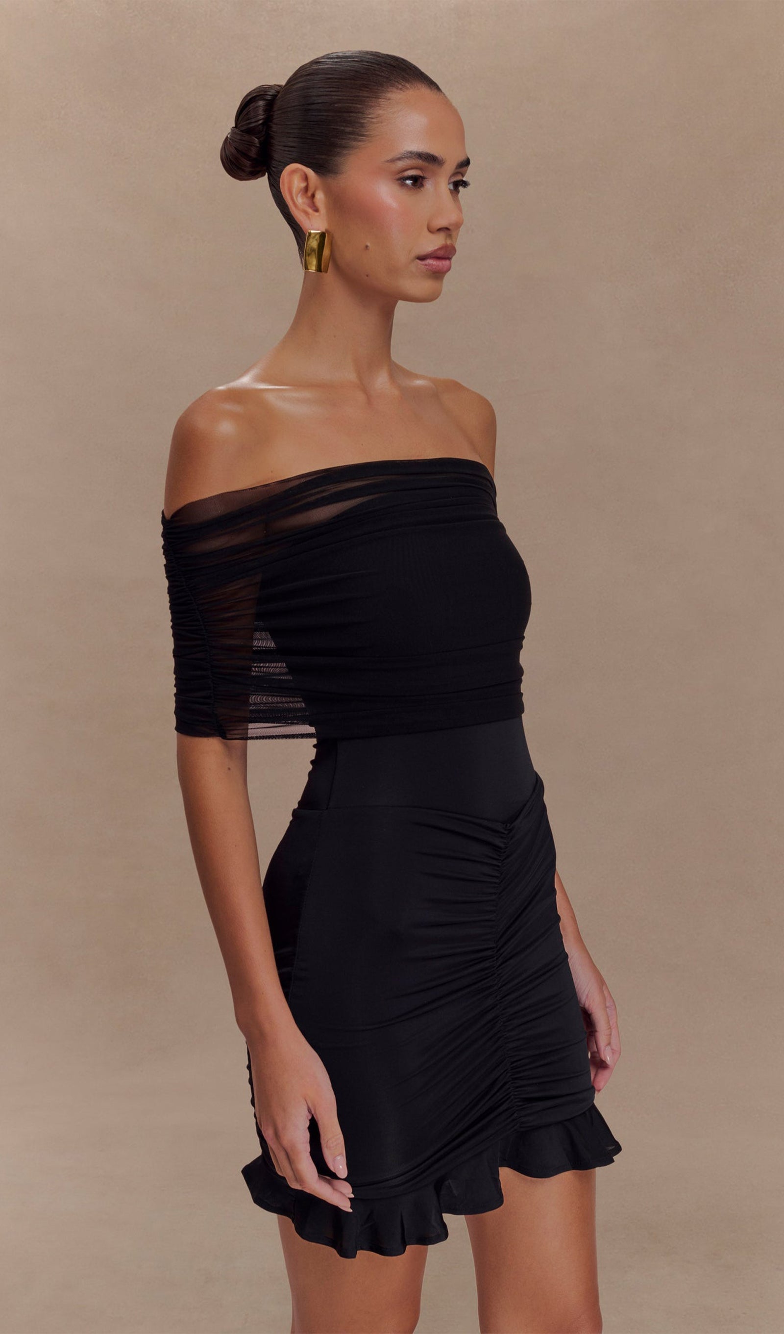 Siyah Slinky Ve File Omuz Açık Mini Elbise