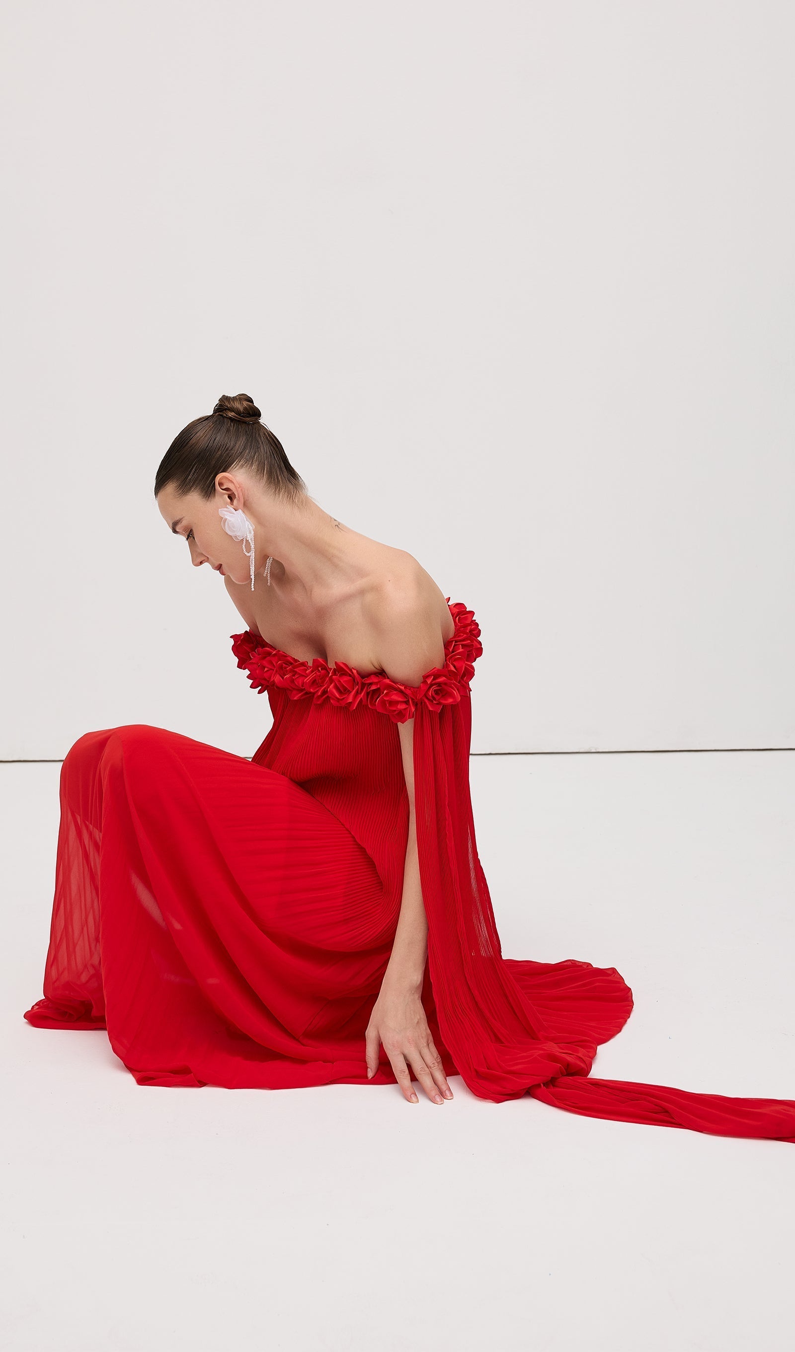 Omuz Açık Drapeli Uzun Elbise