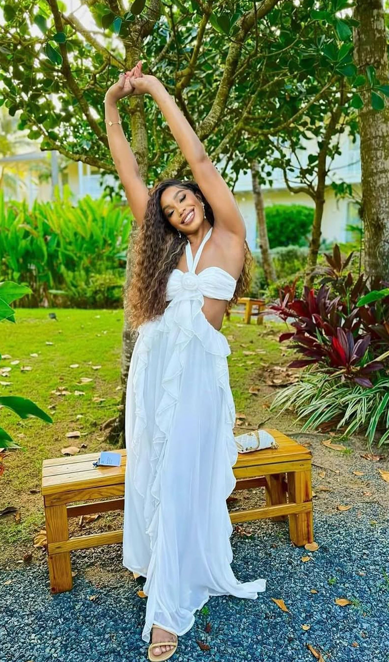 Halter Kesim Volanlı Uzun Elbise