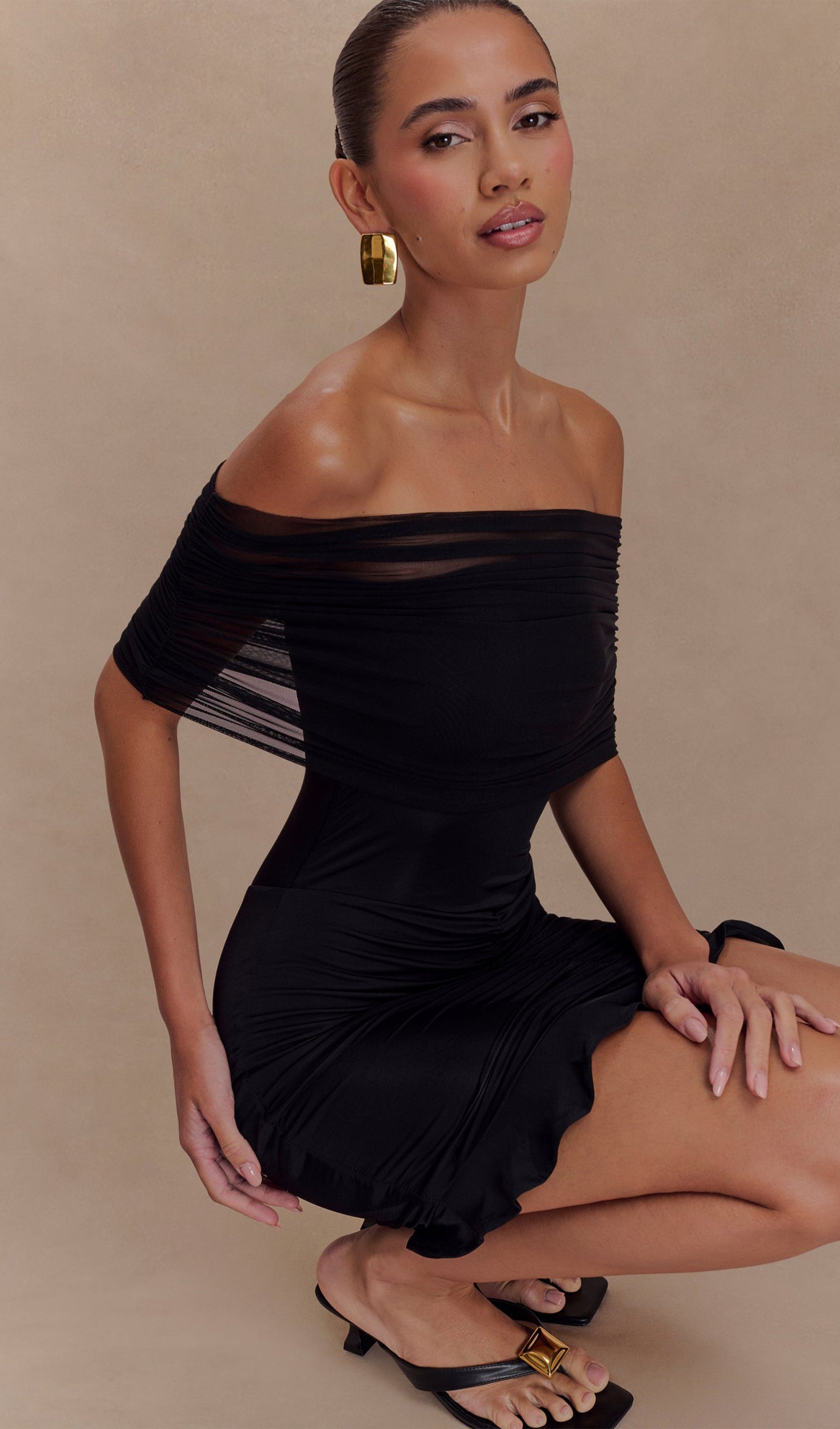 Siyah Slinky Ve File Omuz Açık Mini Elbise