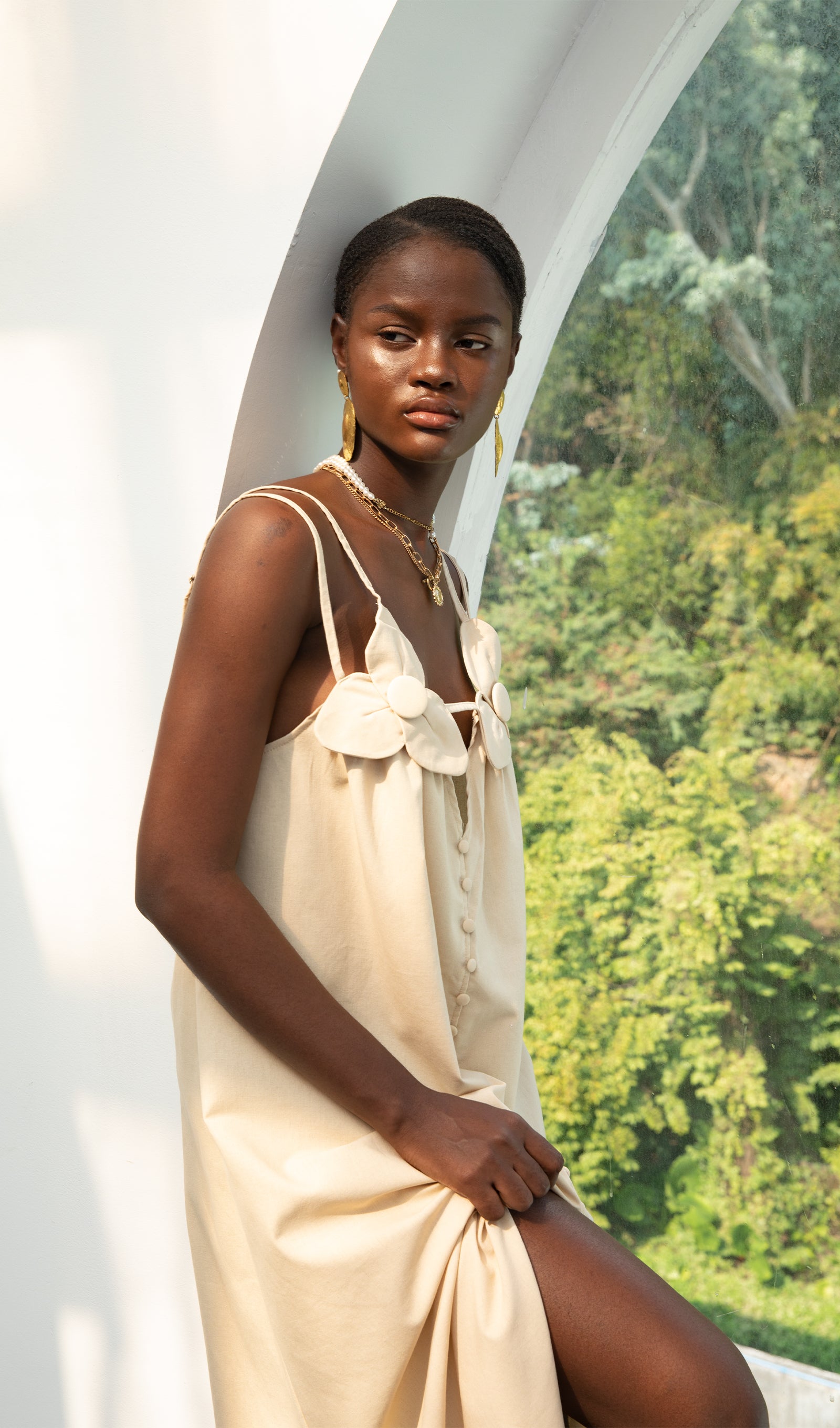 Moda V Yakalı Çiçekli Yüksek Yırtmaçlı Uzun Elbise